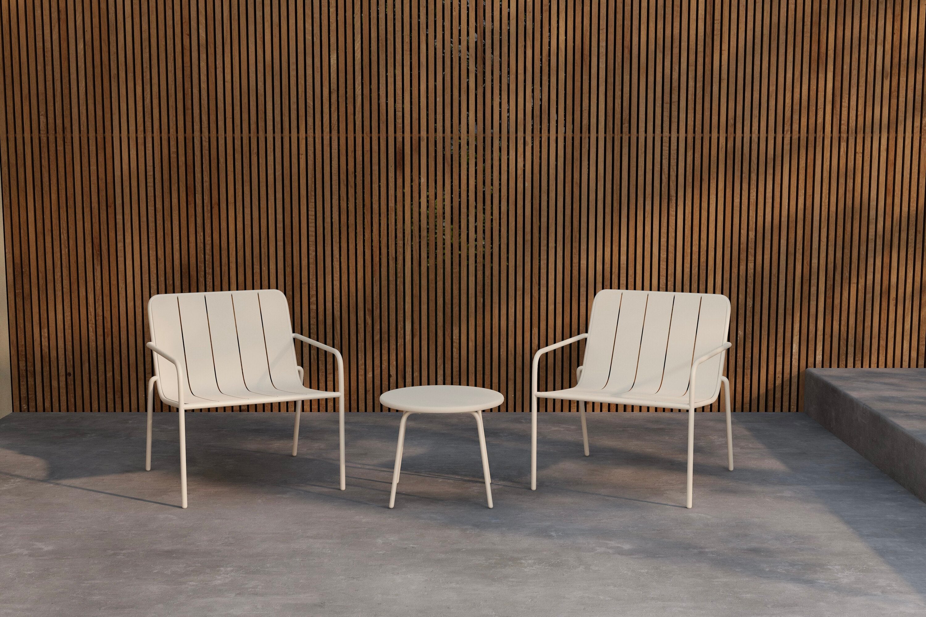Beige Minos Outdoor Loungeset von Venture Home, stilvoll und komfortabel für entspannte Stunden im Freien.