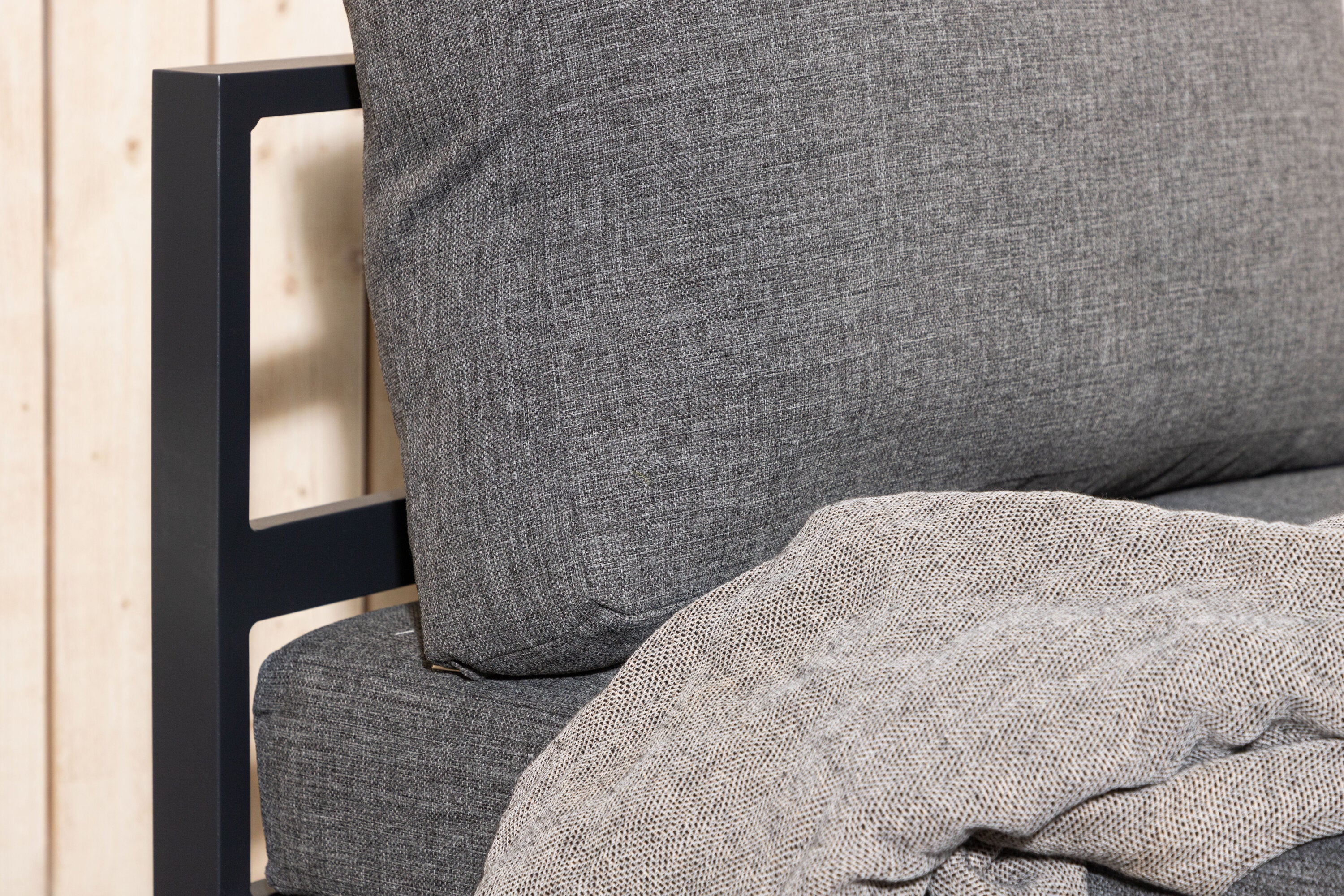 Schwarzes Mittelmodul des Copacabana Sofas von Venture Home, perfekt für elegante Lounge-Umgebungen und zeitgemäße Wohnkonzepte.