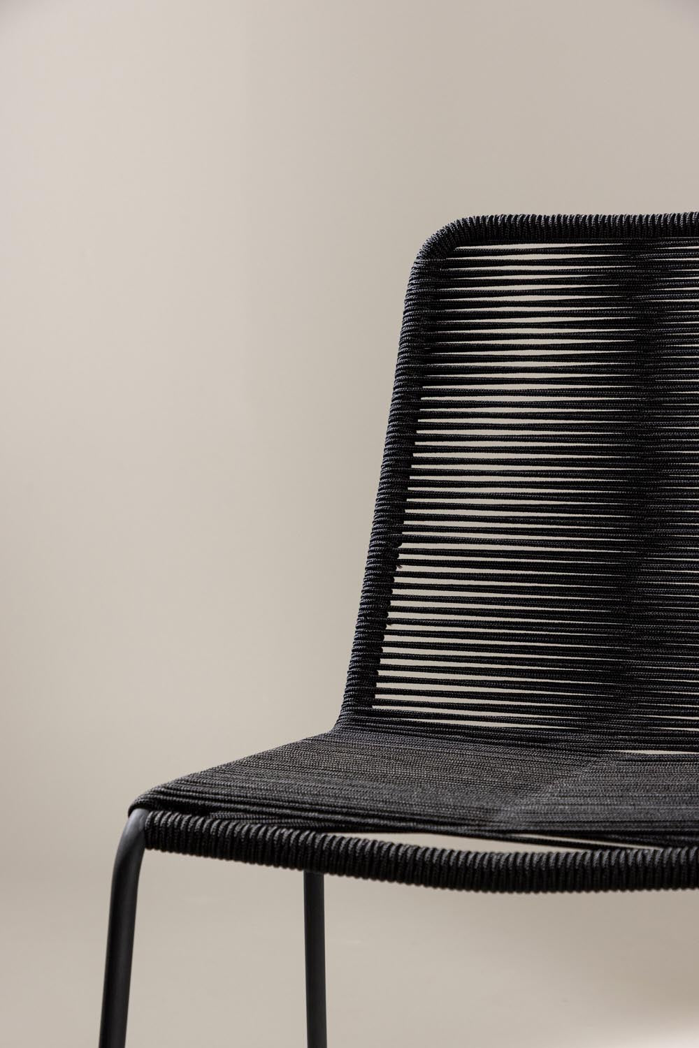 Lindos Esszimmerstuhl in Schwarz präsentiert im Onlineshop von KAQTU Design AG. Gartenstuhl mit Armlehnen ist von Venture Home