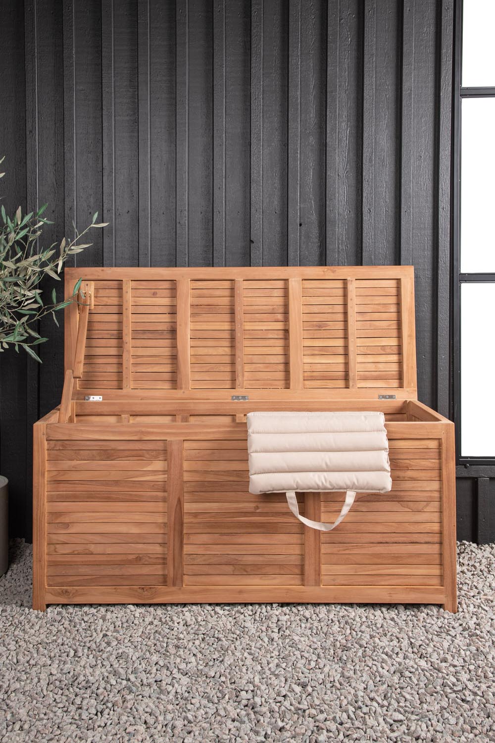Trento Kissenbox in Natur präsentiert im Onlineshop von KAQTU Design AG. Outdoor Zubehör ist von Venture Home