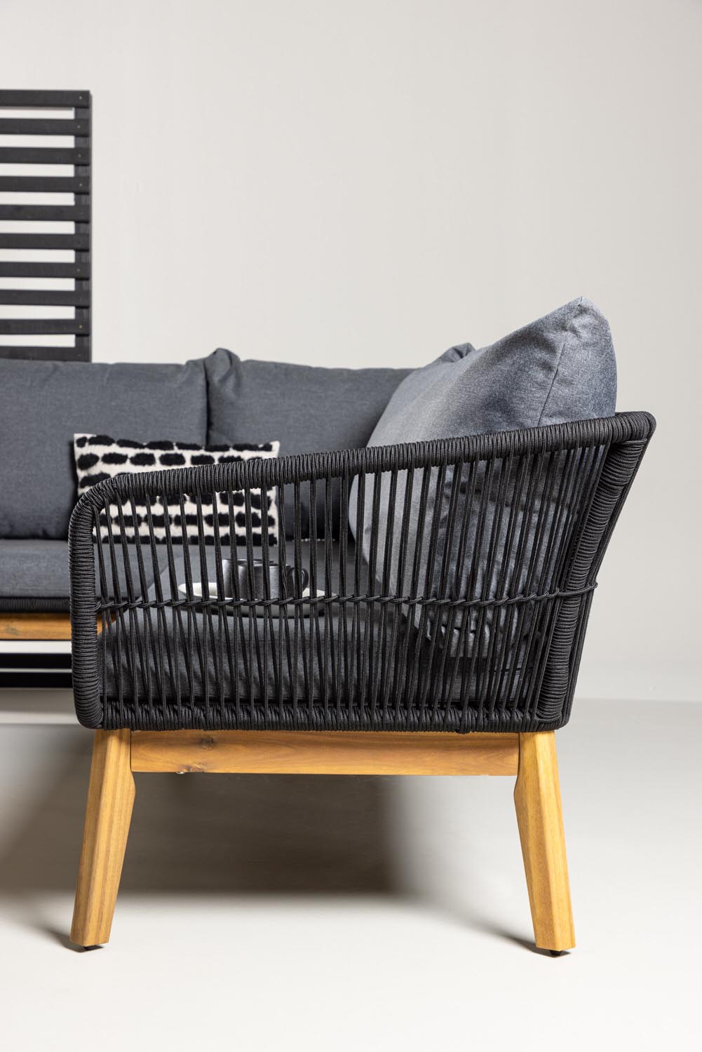 Chania Ecksofa-Set in Schwarz präsentiert im Onlineshop von KAQTU Design AG. Loungeset ist von Venture Home