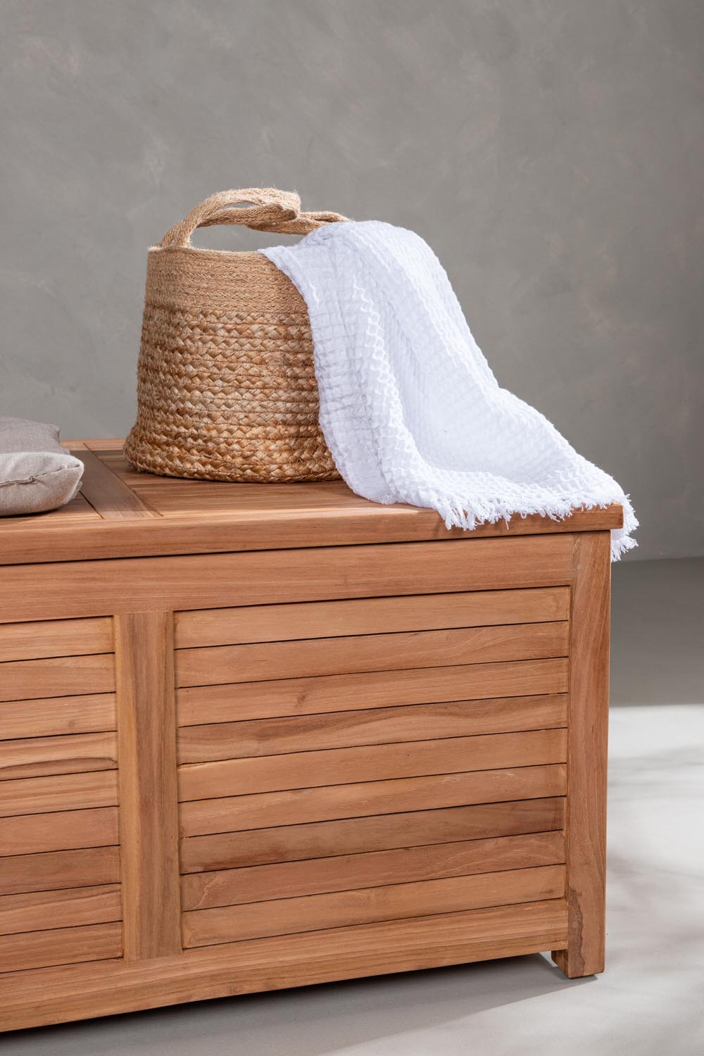 Trento Kissenbox in Natur präsentiert im Onlineshop von KAQTU Design AG. Outdoor Zubehör ist von Venture Home