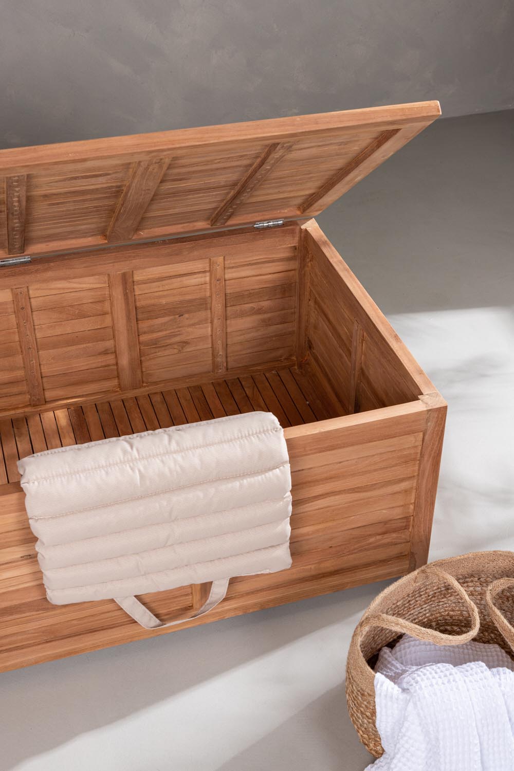 Trento Kissenbox in Natur präsentiert im Onlineshop von KAQTU Design AG. Outdoor Zubehör ist von Venture Home