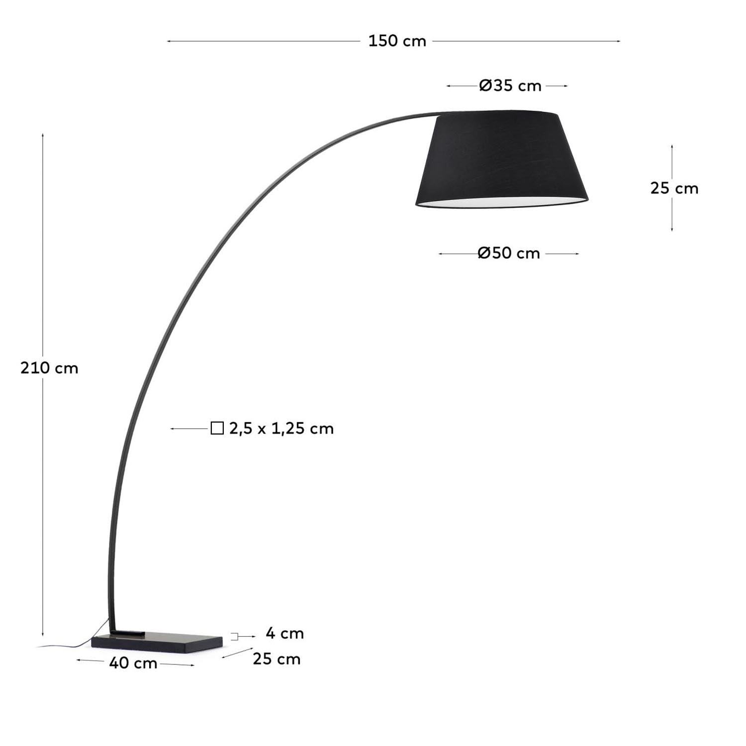 Elegante Juhe Stehlampe in Schwarz von Kave Home. Luxuriöser Marmorsockel und flexibles Lichtdesign für jeden Wohnstil.