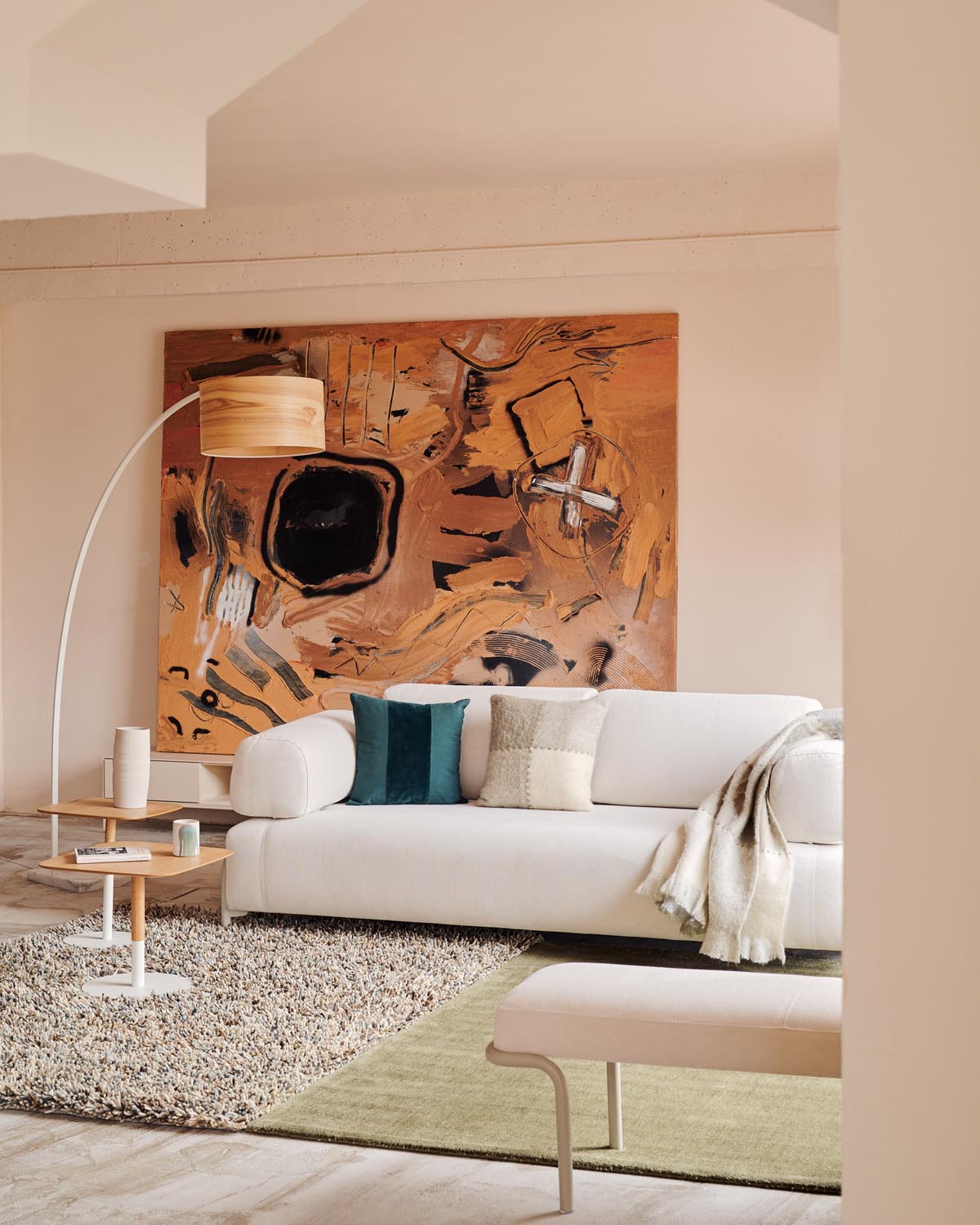 Juhe Stehlampe: Edles Design aus Eschenholz, Metall & Marmor.