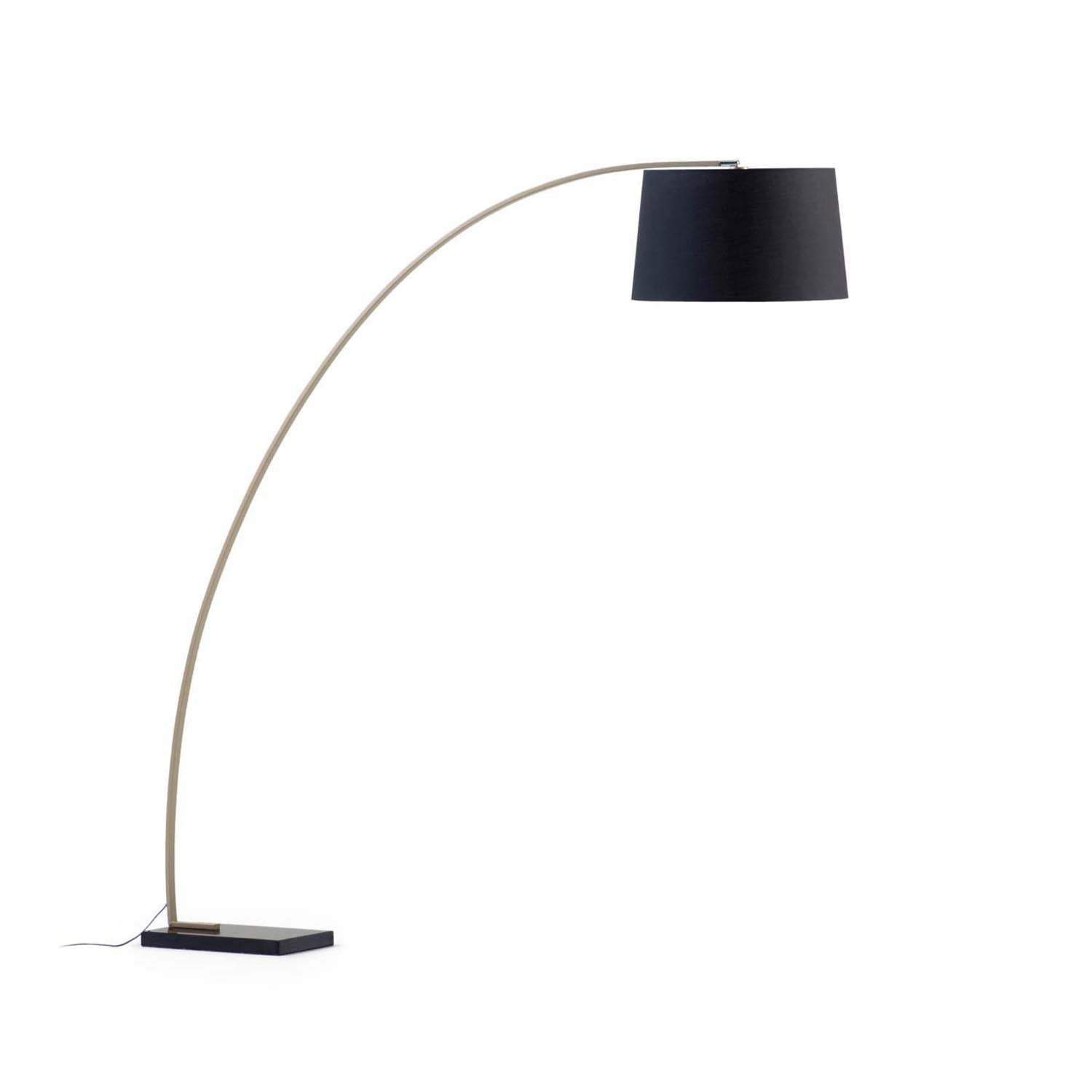 Elegante Stehlampe Juhe: Goldmetall trifft schwarzen Marmor. Perfekt für modernes Ambiente. Luxuriös und funktional.