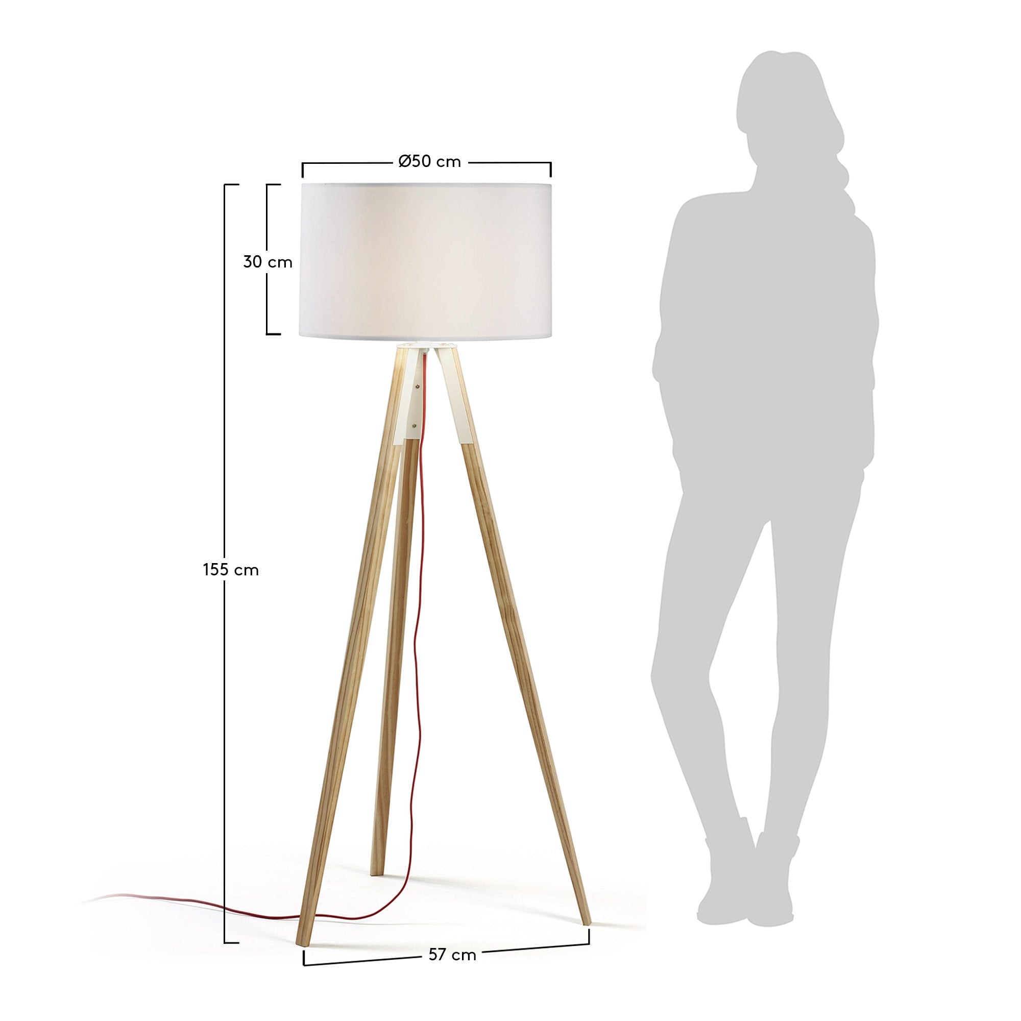 Die Iguazu Stehlampe von Kave Home kombiniert modernes Holzdesign mit einem stilvollen weißen Schirm und schafft so eine einladende Lichtquelle für jedes Zuhause.