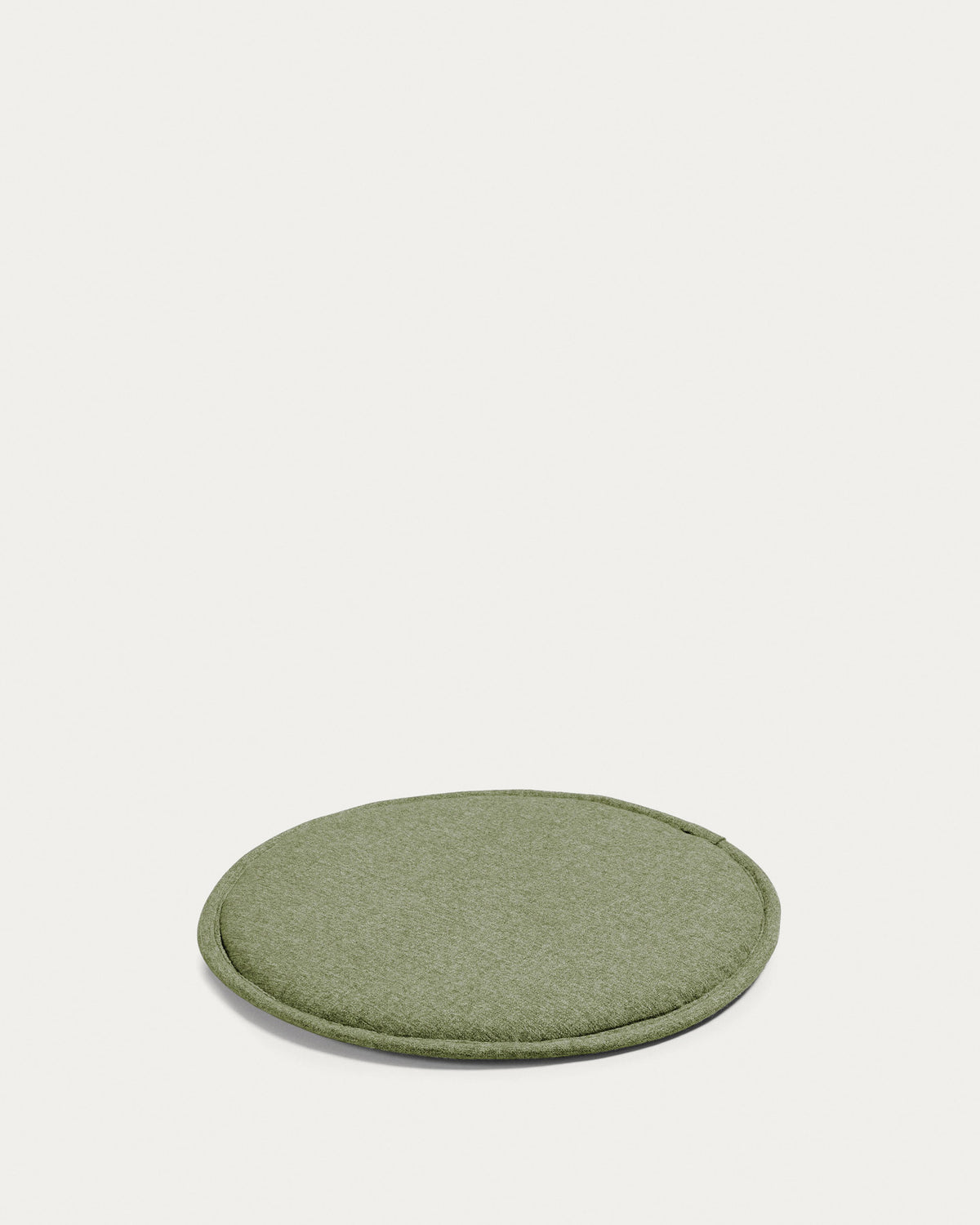 Silke Kissen in Grünrün in Grün präsentiert im Onlineshop von KAQTU Design AG. Deko Kissen ist von Kave Home