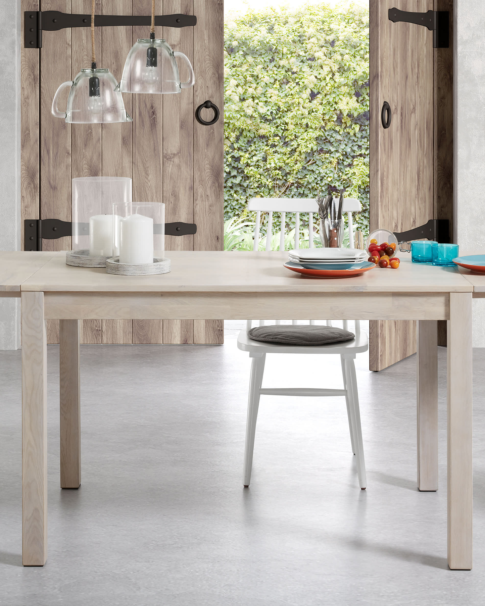 Luxuriöses Kissen aus Seide in zartem Hellblau von Kave Home, ideal für eine elegante und gemütliche Wohnatmosphäre.