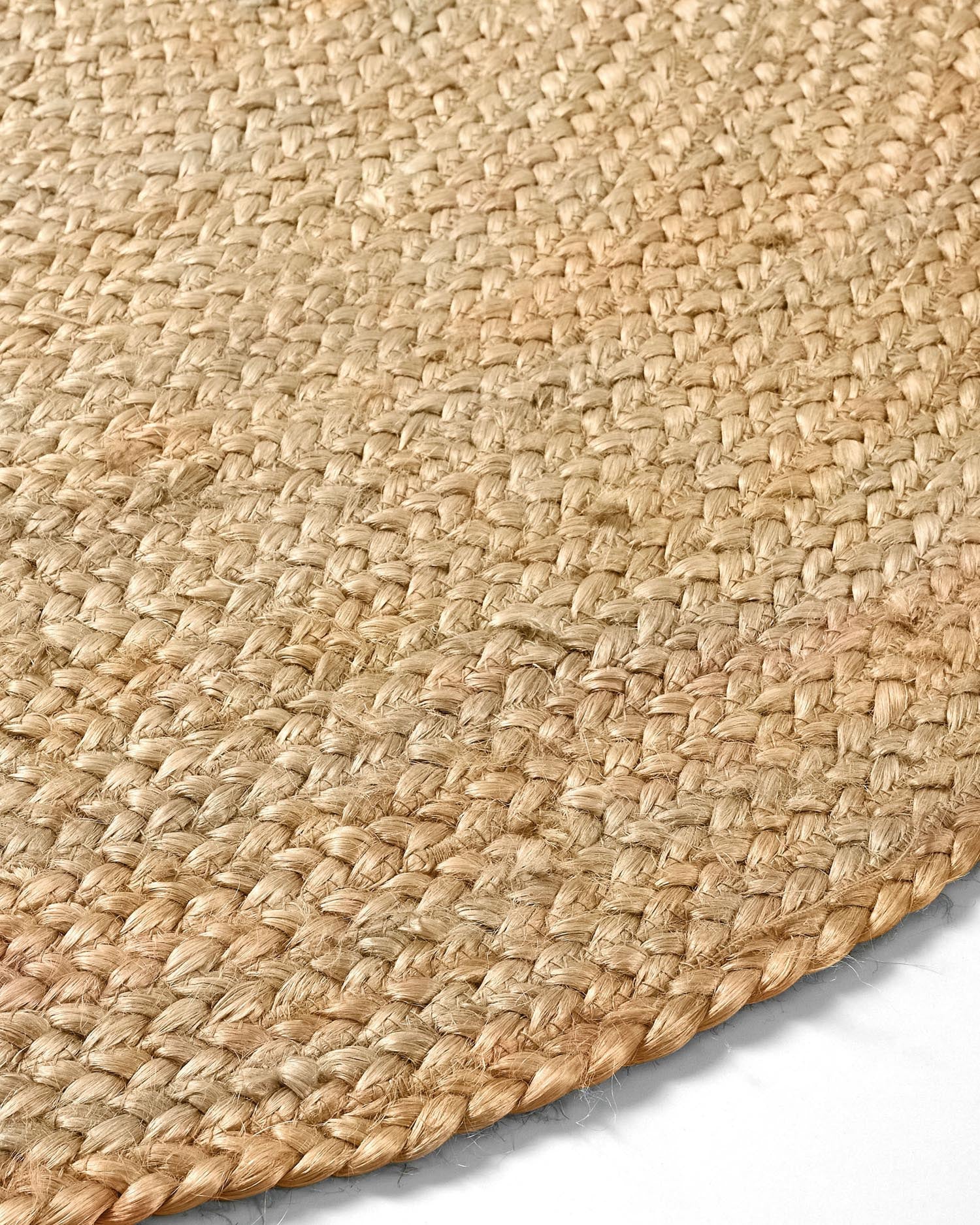 Runder Teppich aus 100% Jute, Ø 100 cm von Kave Home. Umweltfreundlich, robust und ideal für jeden Raum. Stilvolles Wohnaccessoire.