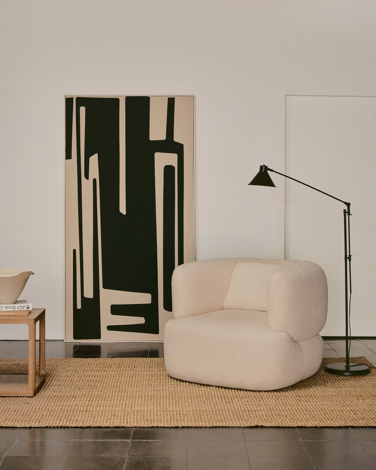 Dione Stehlampe in Schwarz präsentiert im Onlineshop von KAQTU Design AG. Stehleuchte ist von Kave Home