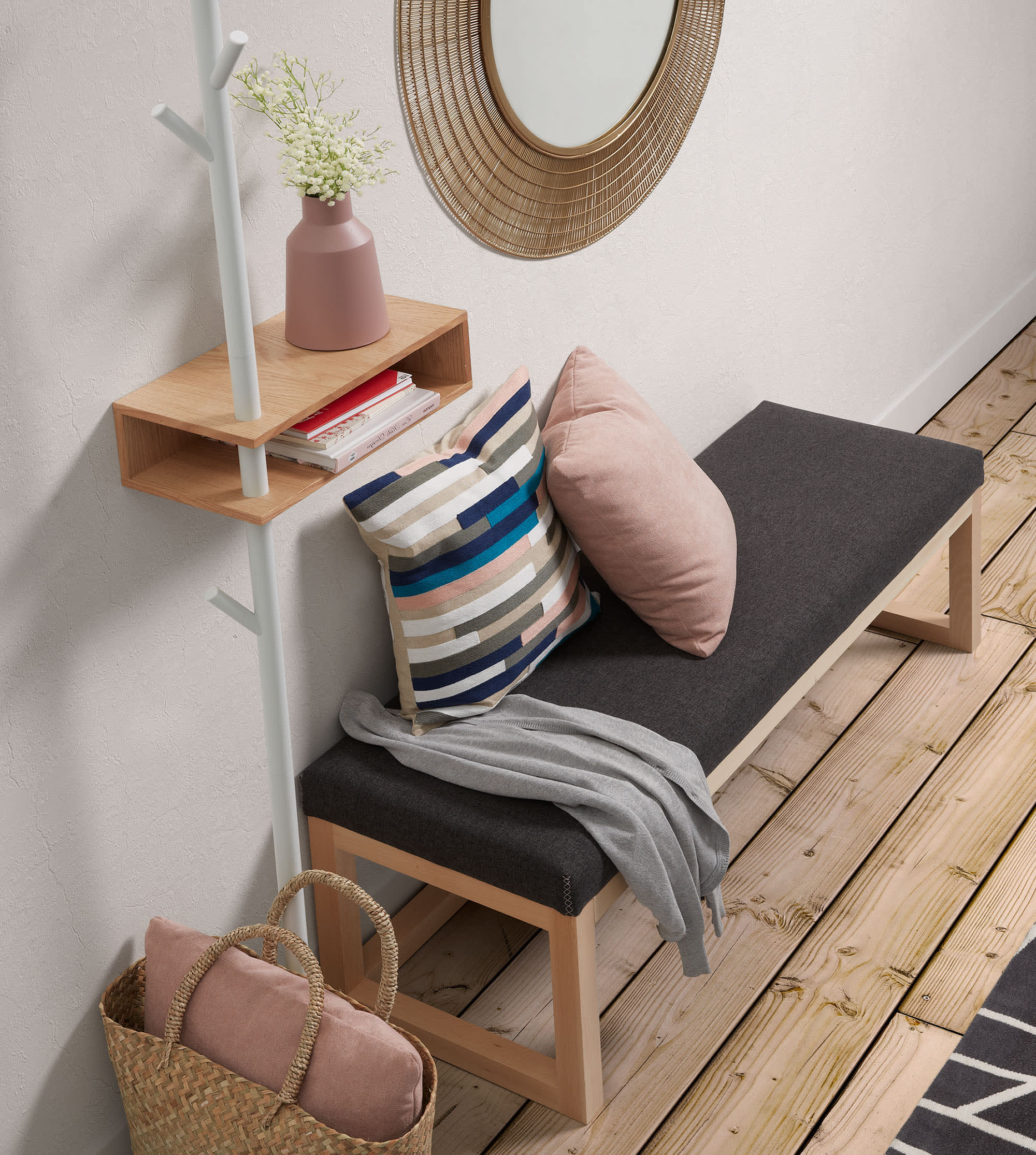 Die Benny Garderobe von Kave Home, 175 cm hoch, bietet stilvolle Aufbewahrung mit modernem Design und hochwertiger Verarbeitung.