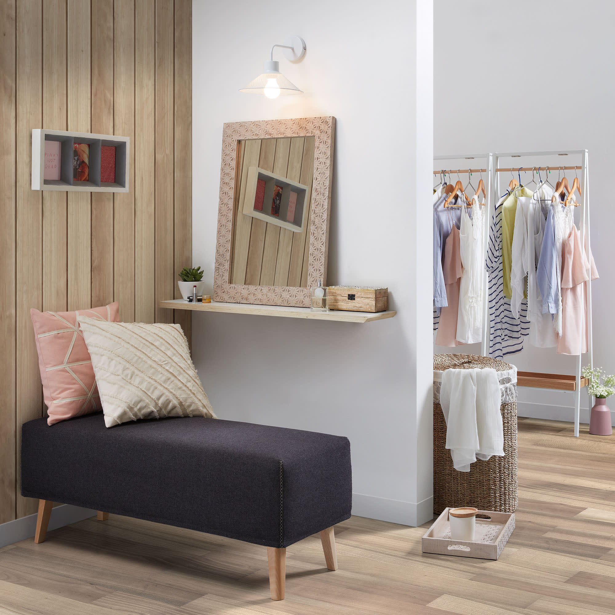 Die Benny Garderobe von Kave Home bietet mit 55 x 160 cm eine stilvolle und praktische Lösung für Ihre Aufbewahrung.