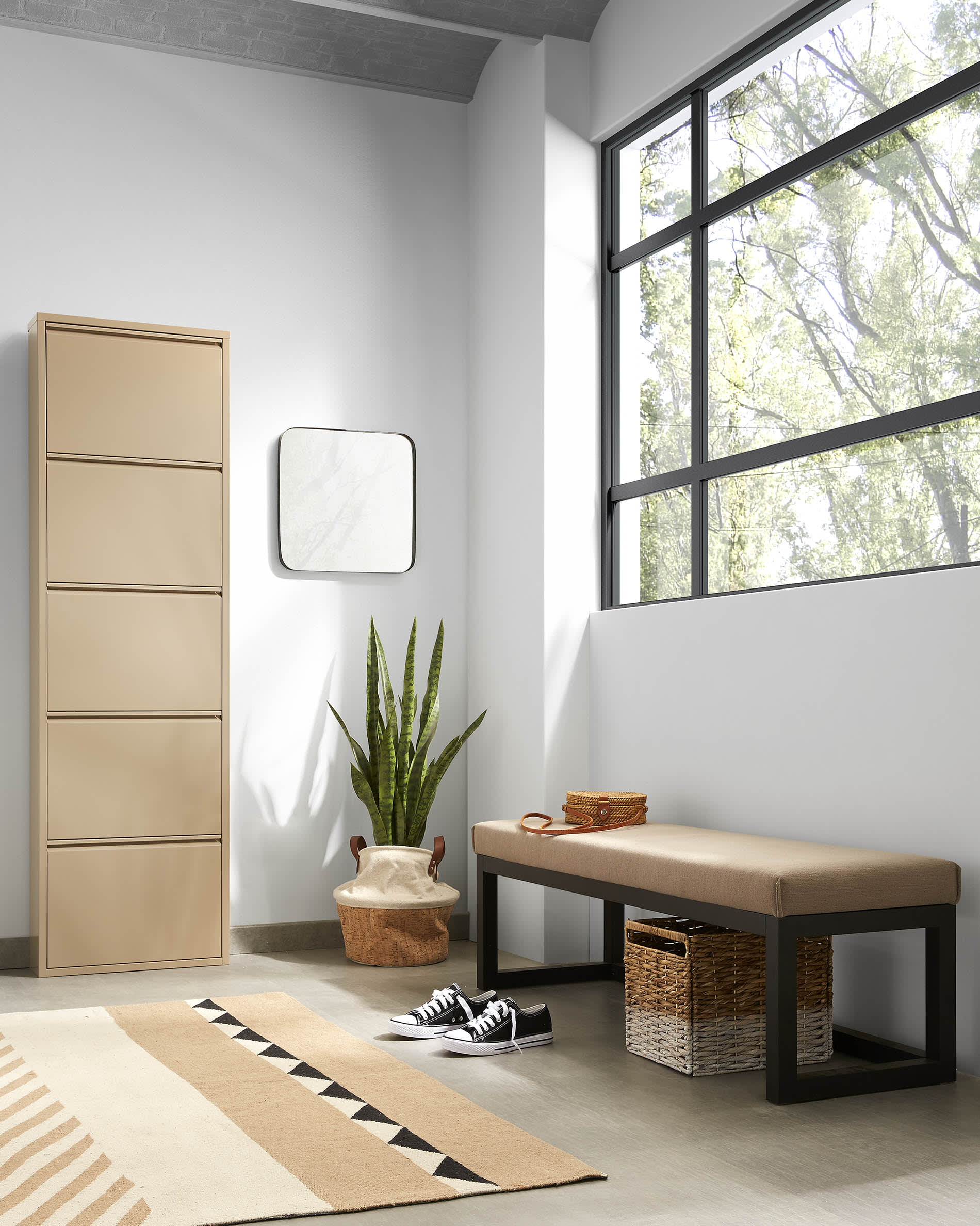 Moderner Marco Spiegel 40x40 cm in Schwarz von Kave Home, ideal für stilvolle Wohnräume, mit elegantem Design und hochwertiger Verarbeitung.