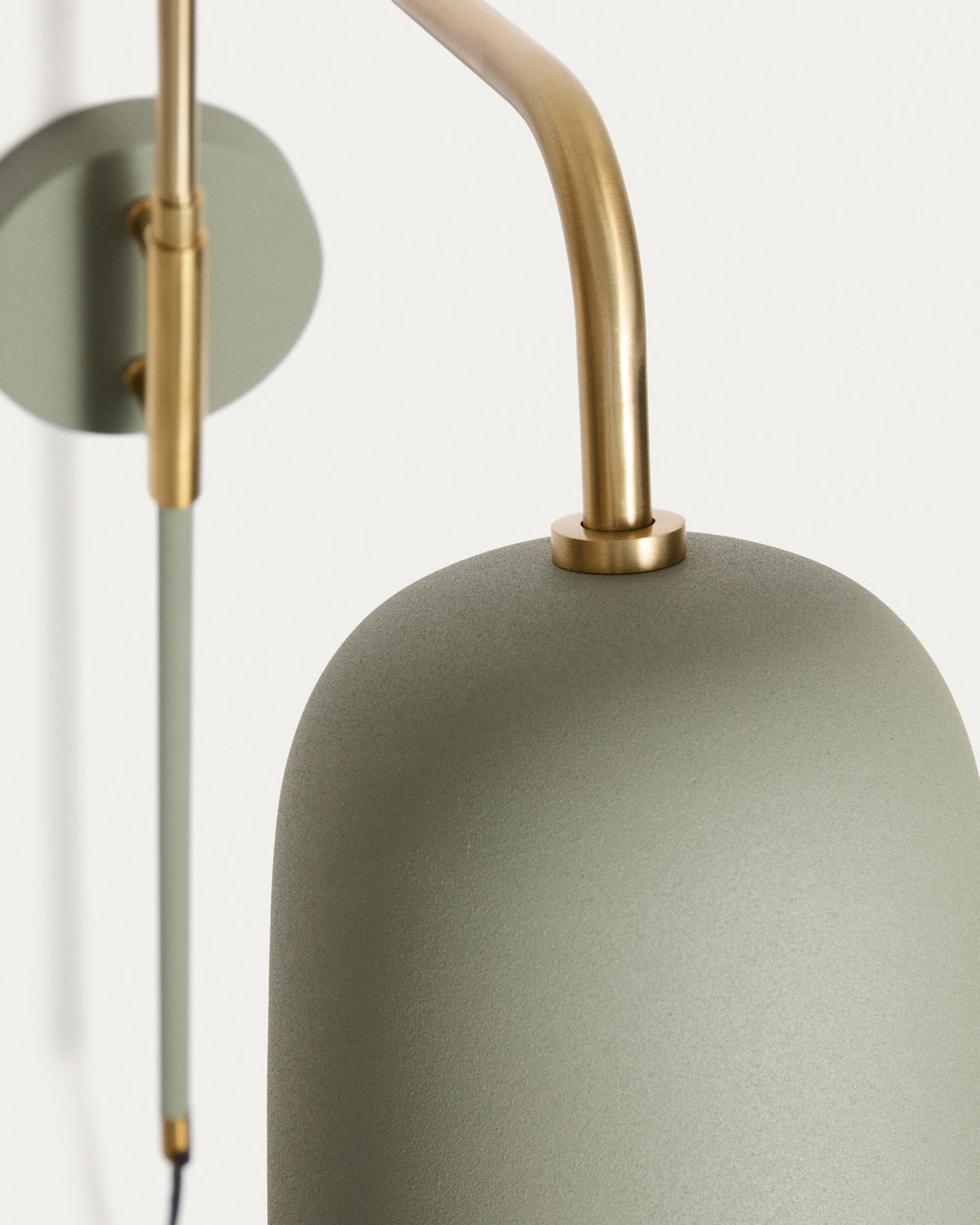 Audrie Wandleuchte in Grün, Gold präsentiert im Onlineshop von KAQTU Design AG. Wandleuchte ist von Kave Home