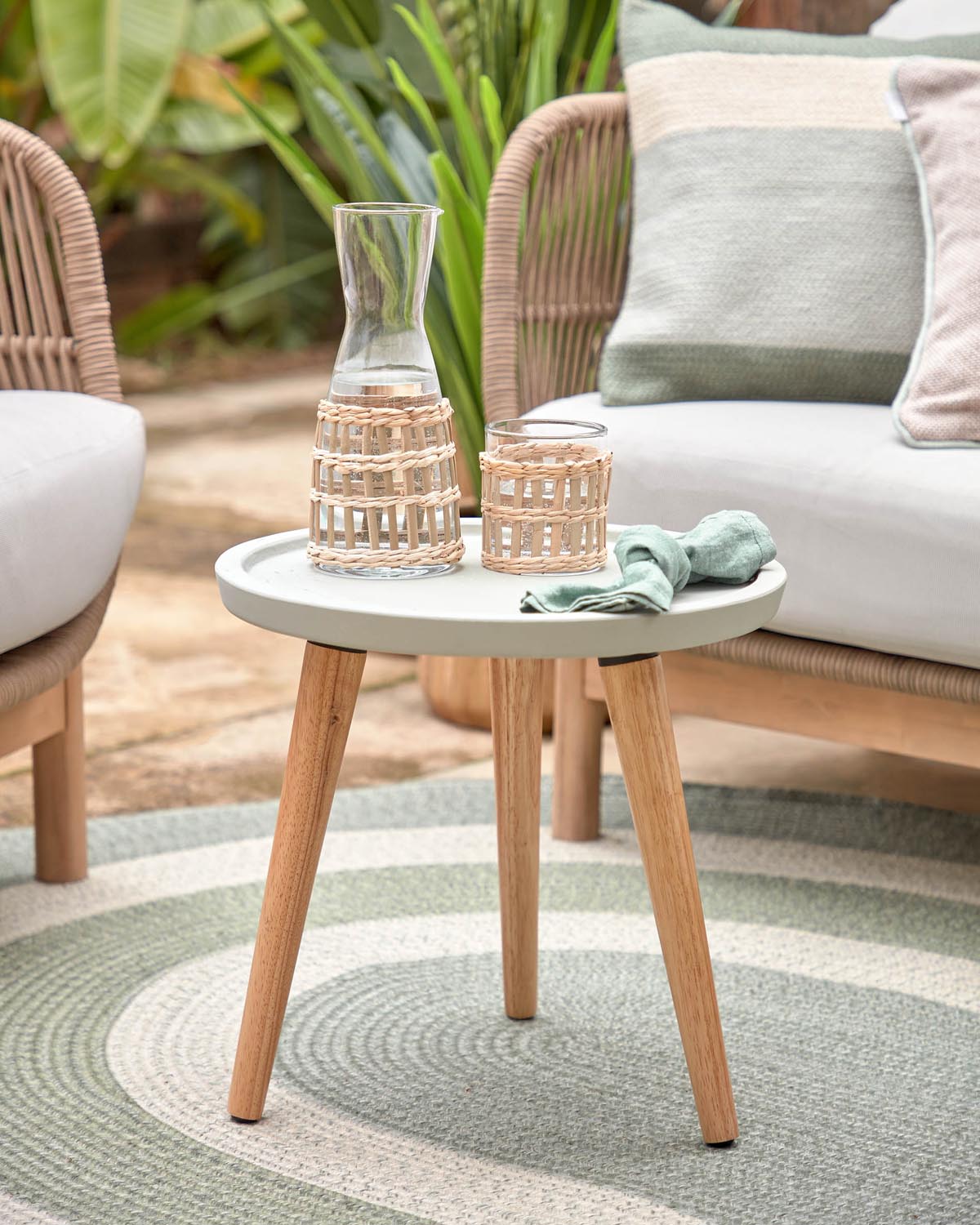 Eleganter Kave Home Lucy Tisch, ideal für moderne Wohnräume.