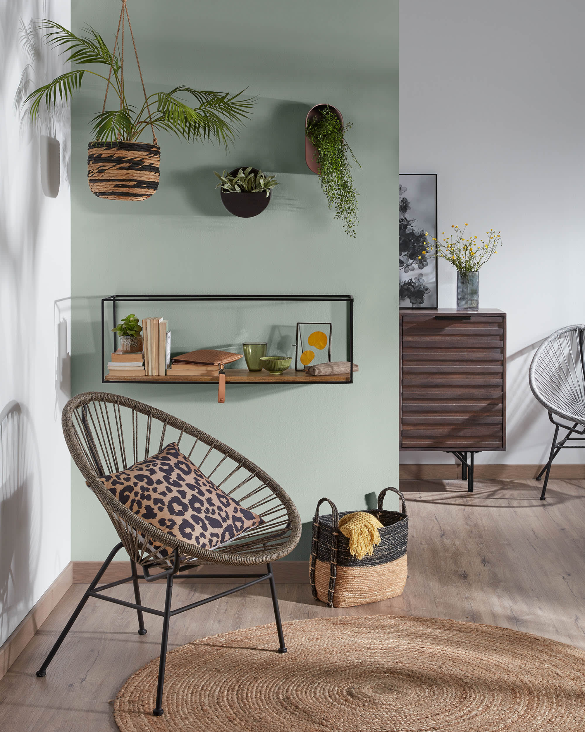 Das Elisha Wandregal 90x30 cm von Kave Home kombiniert modernes Design mit Funktionalität für stilvolle Aufbewahrung.