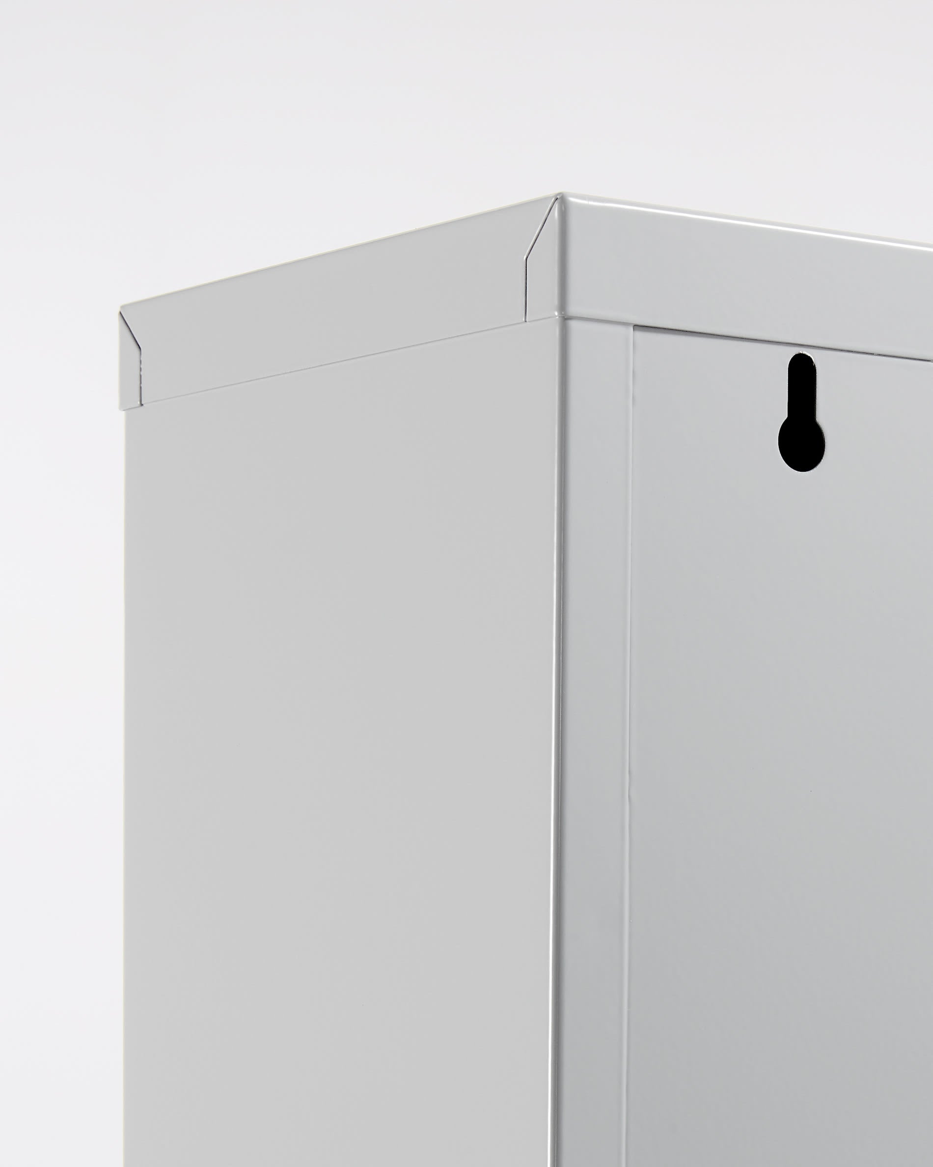 Elegantes Ode Schuhregal (50x136 cm) von Kave Home. 4-türiges Design in Grau, ideal für Ordnung und Stil in jedem Raum.