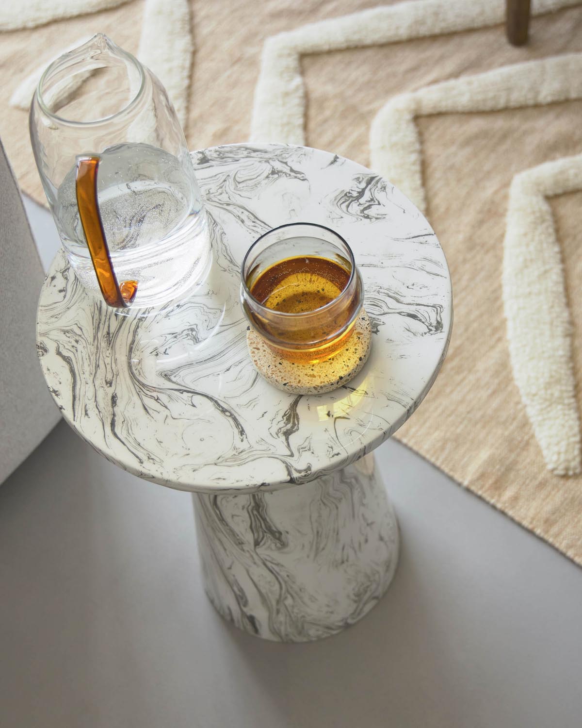 Kesbury Tisch Ø 33 cm: Modernes Design trifft Funktionalität.