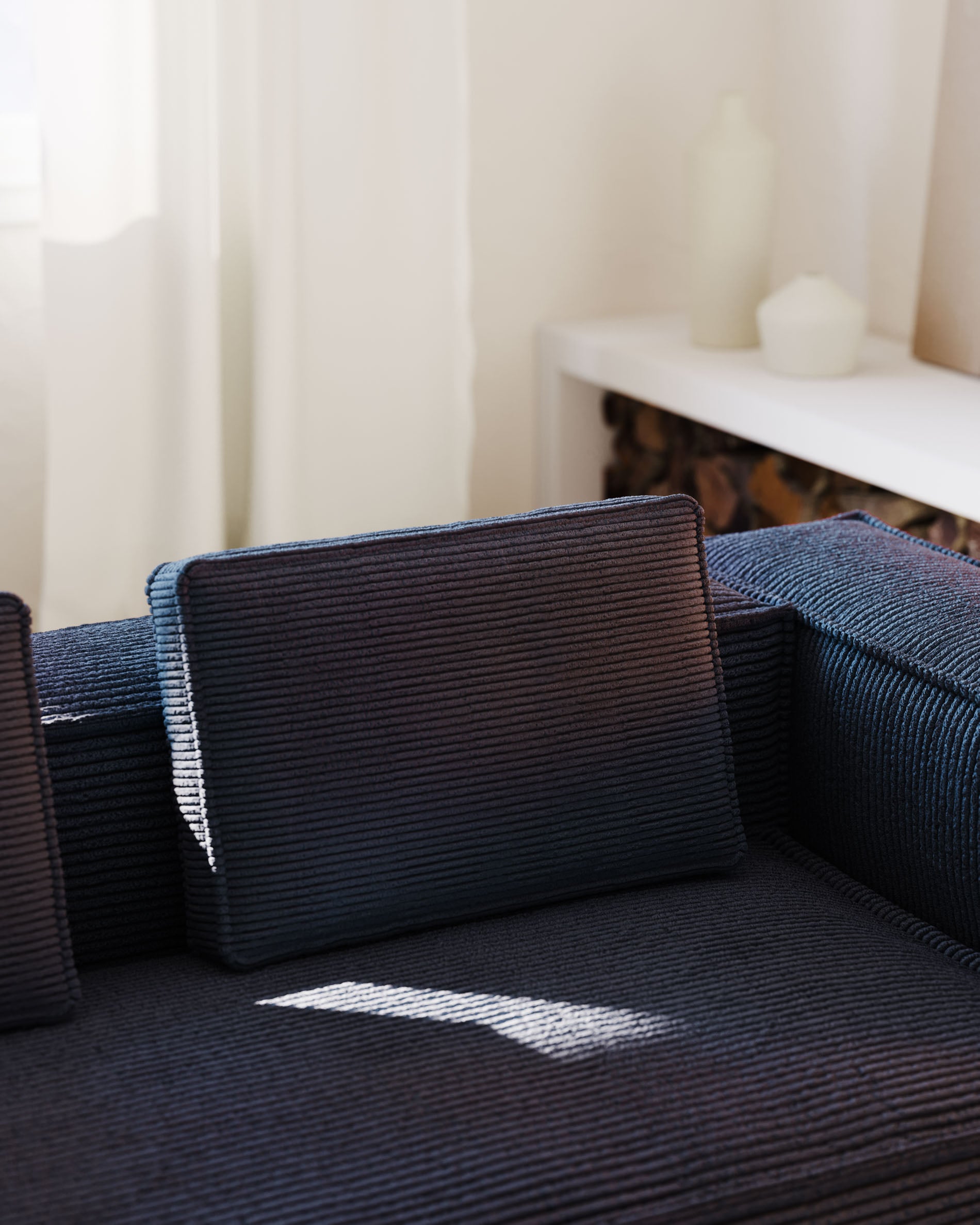 Kissen Blok, schwer entflammbar mit dickem Cord in Blau, 40 x 60 cm in Blau präsentiert im Onlineshop von KAQTU Design AG. Deko Kissen ist von Kave Home