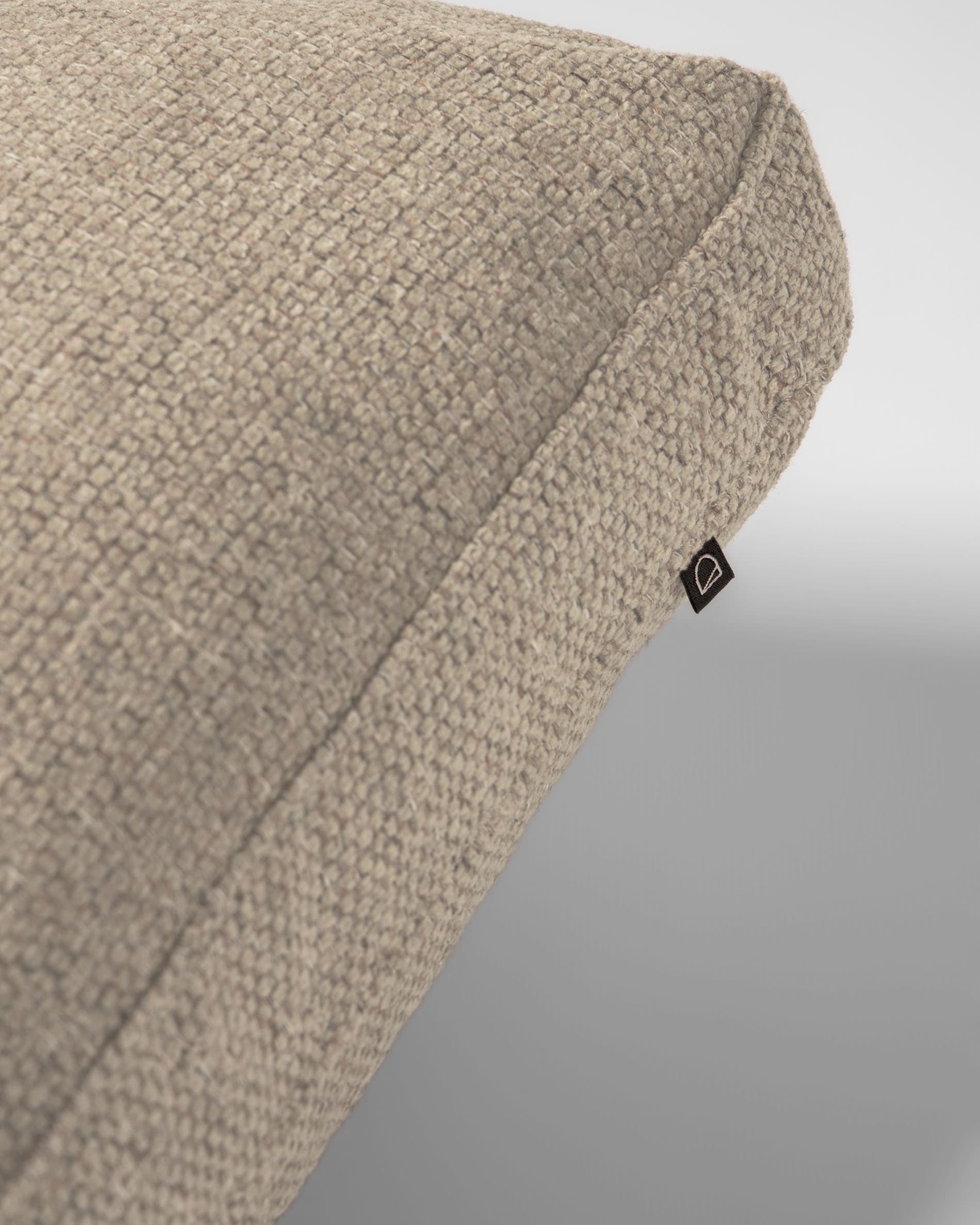 Stilvolles Blok Kissen in Beige, 60 x 60 cm von Kave Home: Hochwertige Materialien, vielseitig kombinierbar und ideal für gemütliche Wohnräume.