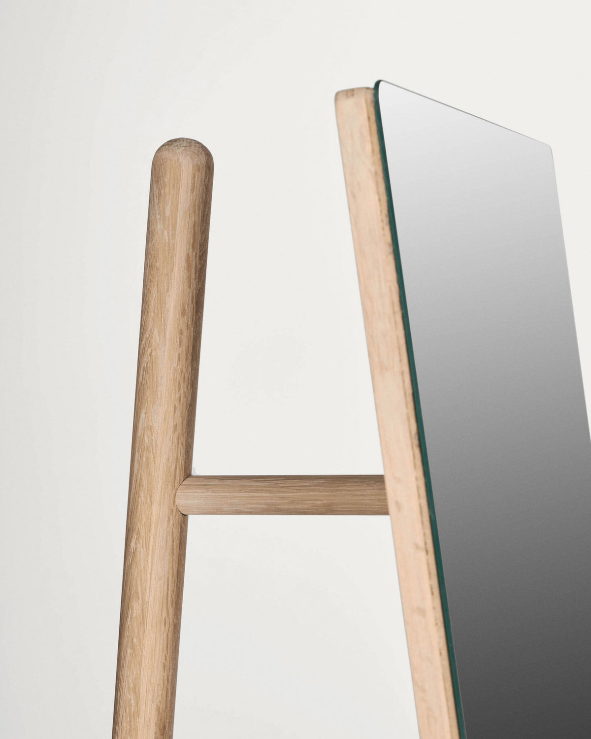 Keisy freistehender Spiegel 45 x 160 cm in Natur präsentiert im Onlineshop von KAQTU Design AG. Standspiegel ist von Kave Home
