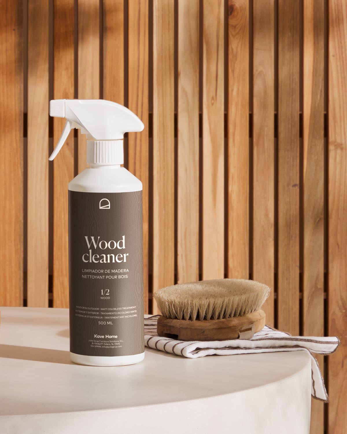 Sterina Holzreiniger Spray 500 ml in Weiss, Braun präsentiert im Onlineshop von KAQTU Design AG. Reinigungsmittel ist von Kave Home