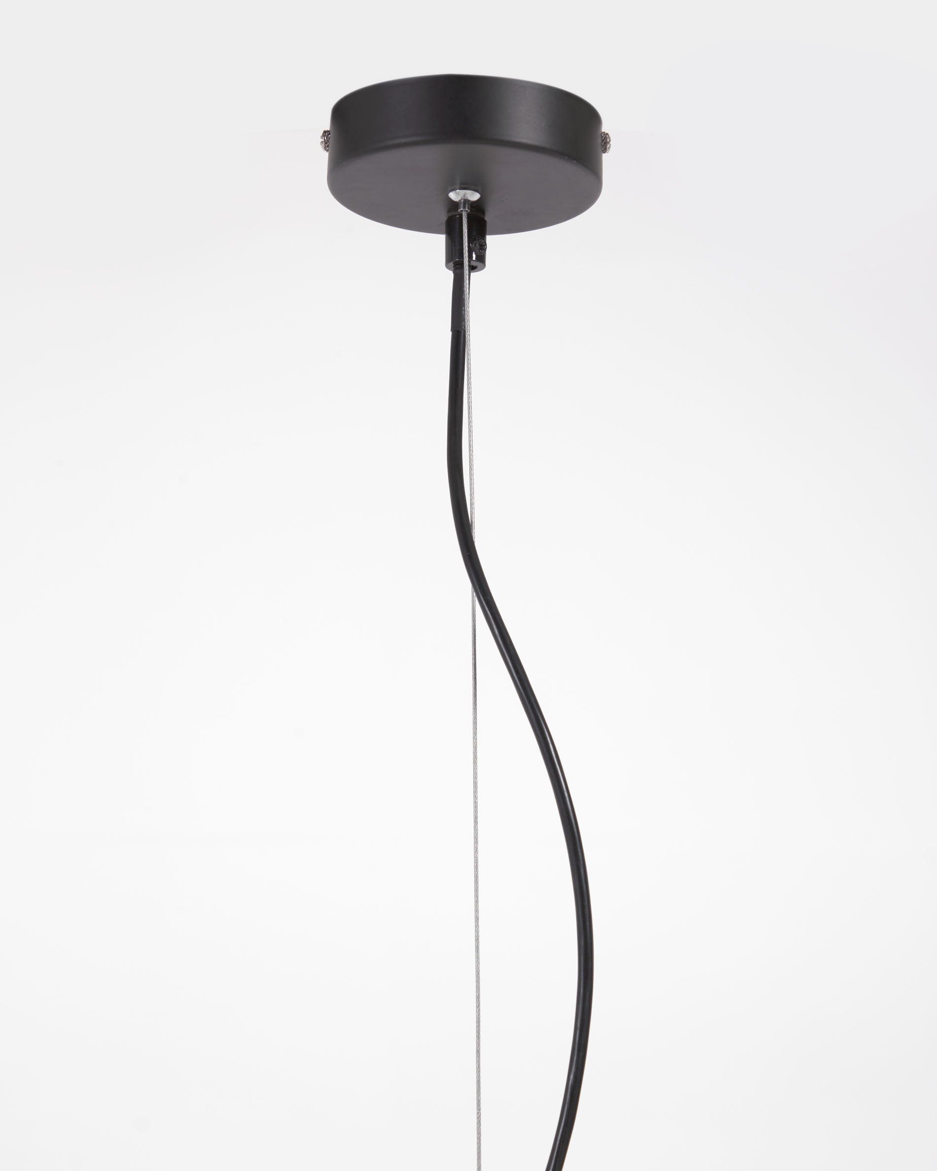 Der Spica Lampenschirm von Kave Home vereint modernes Design und Funktionalität, schafft eine einladende Atmosphäre und setzt stilvolle Akzente in jedem Raum.