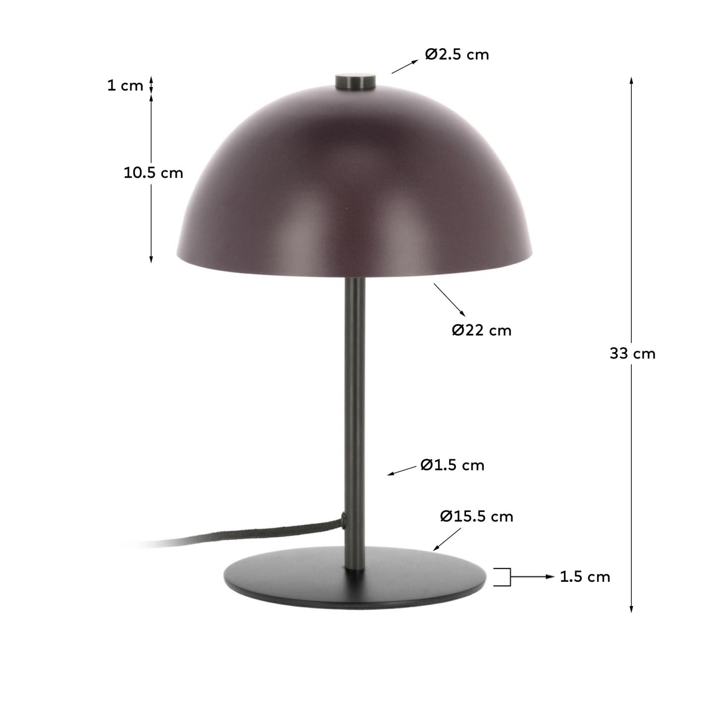 Die Aleyla Tischlampe von Kave Home vereint stilvolles Design und Funktionalität. Ihre kastanienbraune Metalloberfläche sorgt für eine warme Atmosphäre.