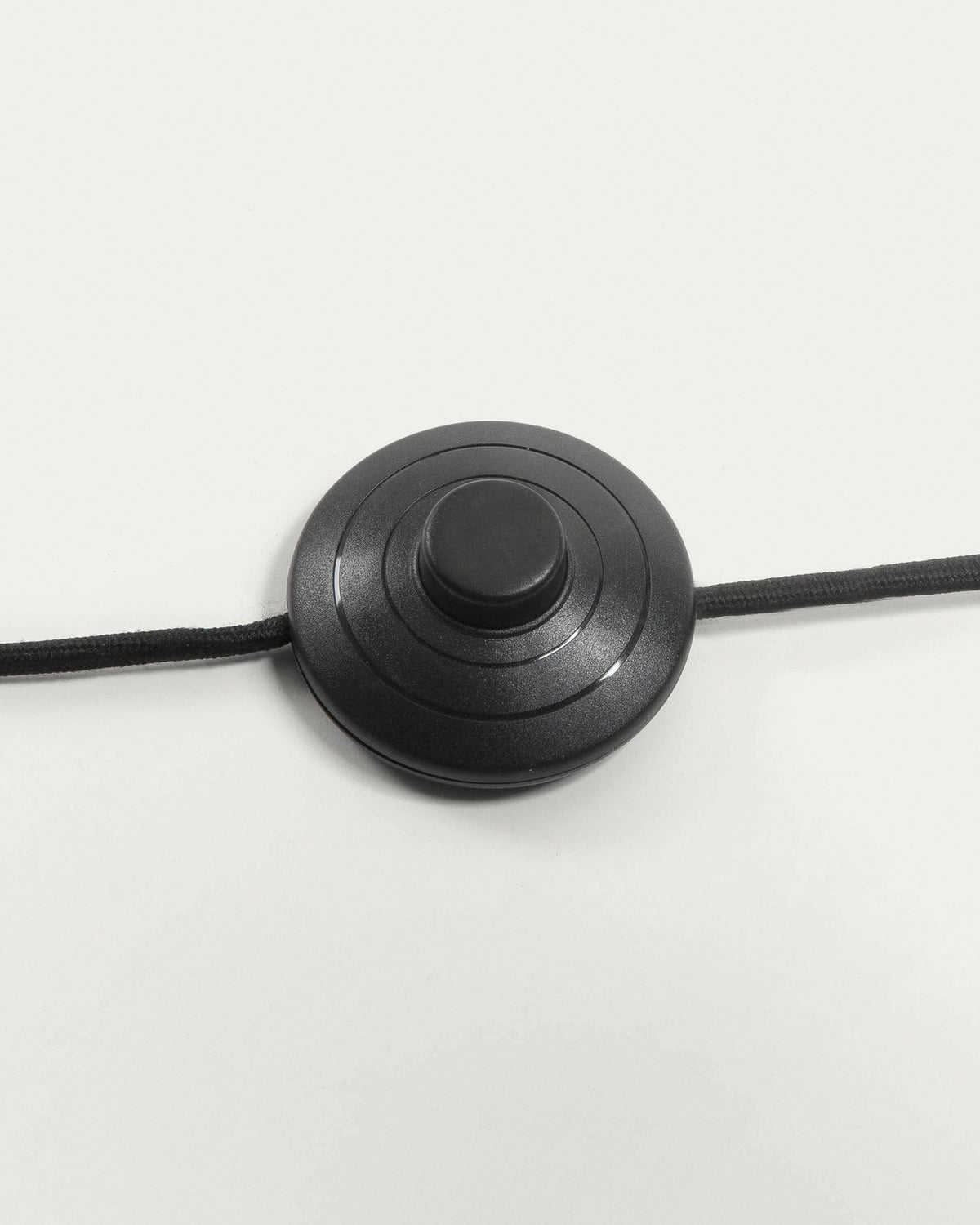 Alish Stehlampe in Beige präsentiert im Onlineshop von KAQTU Design AG. Stehleuchte ist von Kave Home
