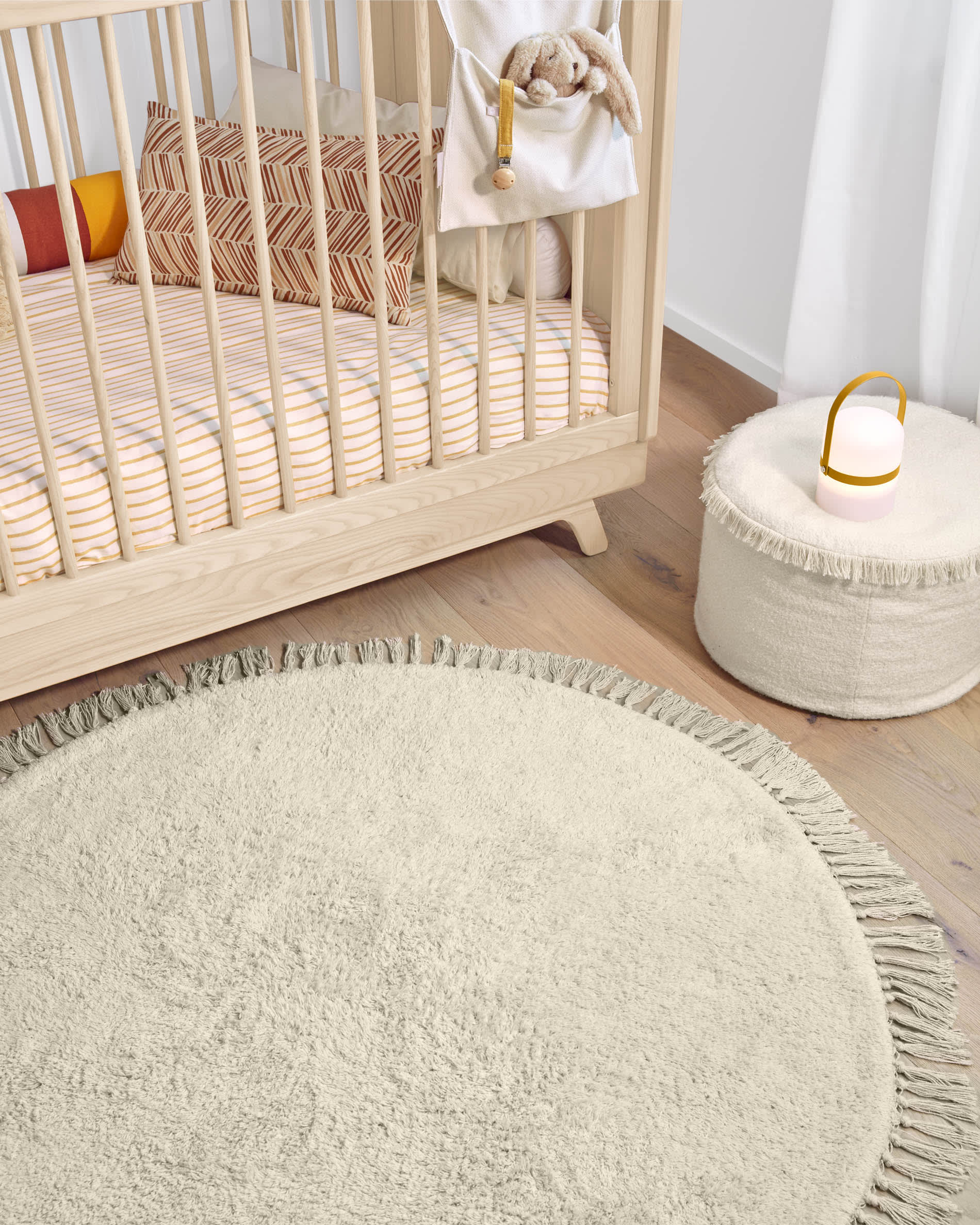 Runder Teppich Orwen von Kave Home, 100% Baumwolle, Ø 100 cm. Stilvoll, nachhaltig und perfekt für jeden Raum.