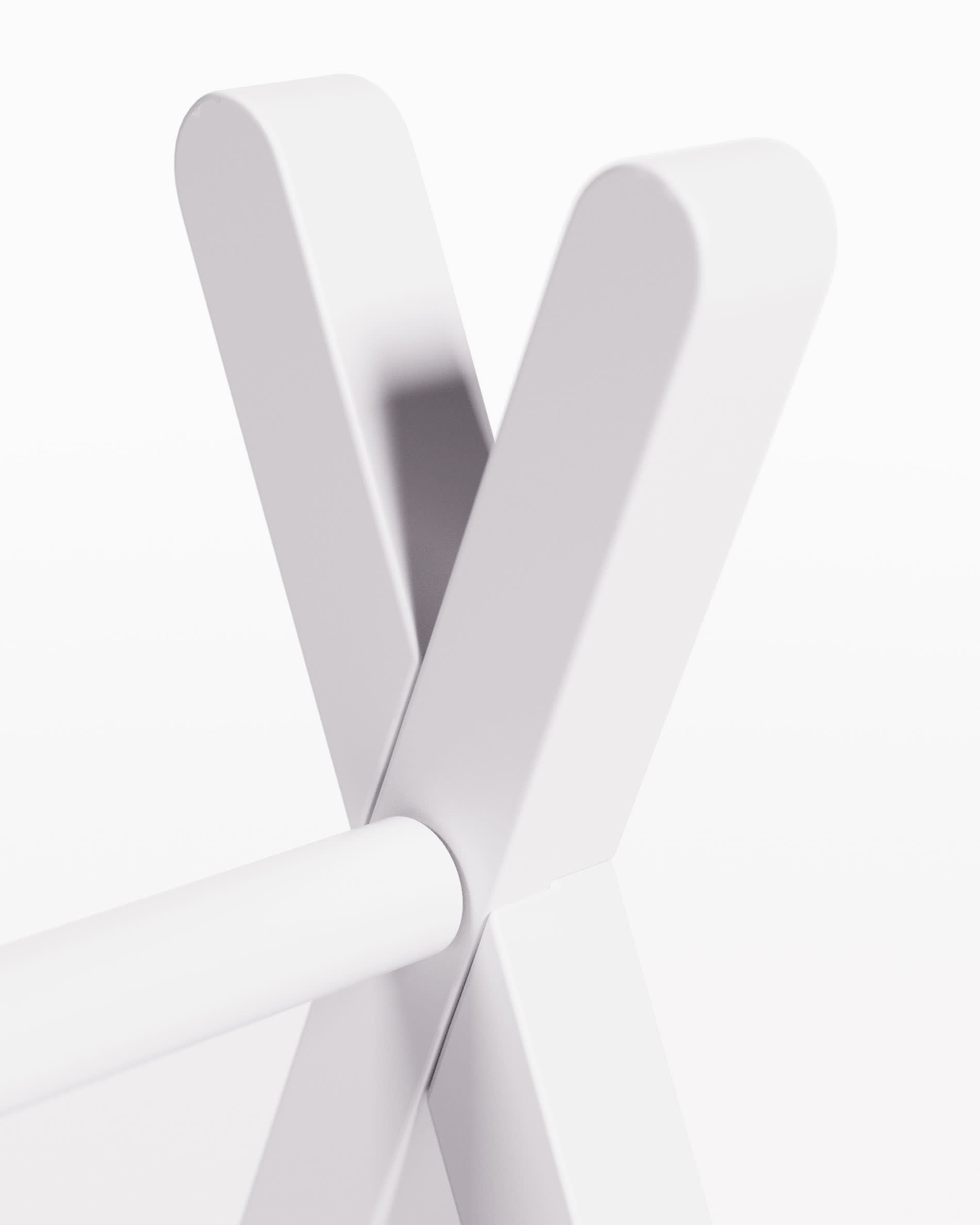 Entdecken Sie den Maralis Tipi-Babytrainer von Kave Home: Ein stilvolles, sicheres Spielgerät aus massivem Buchenholz, das die Entwicklung Ihres Babys fördert.