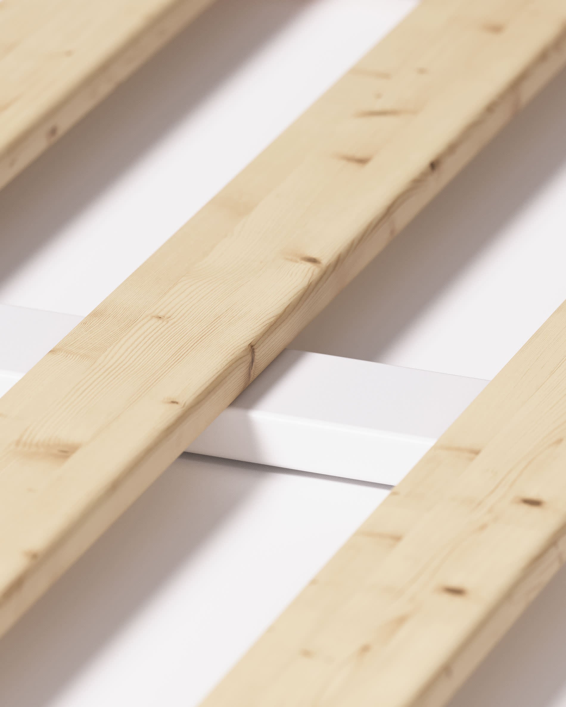 Das Maralis Tipi-Bett aus massiver Buche mit modernem weißen Finish bietet eine kreative Schlafumgebung für Kinder und ist ideal für Matratzen 90 x 190 cm.