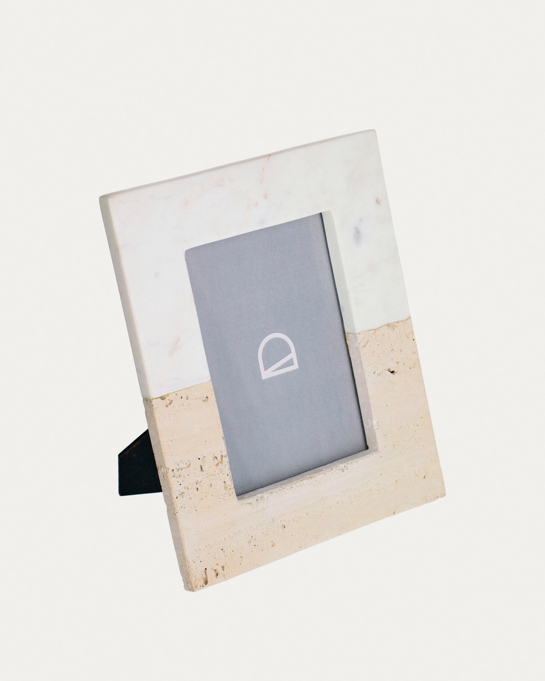 Eleganter Uria Bilderrahmen aus weissem Marmor und beigem Stein, 25x20 cm, für stilvolle Präsentation Ihrer Fotos.