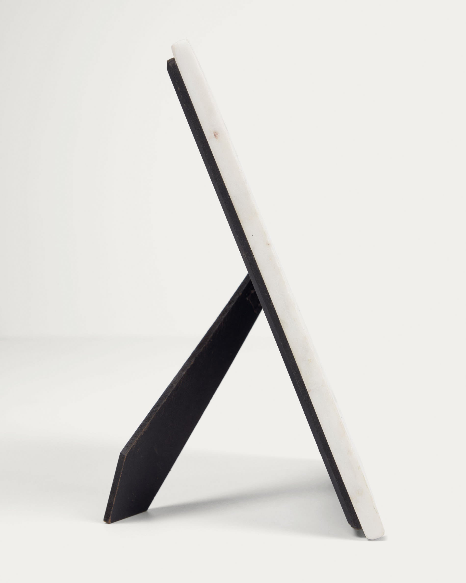 Eleganter Bilderrahmen aus hochwertigem schwarz-weißem Marmor (25 x 20 cm) – perfekt für Ihre schönsten Fotos und Erinnerungen.