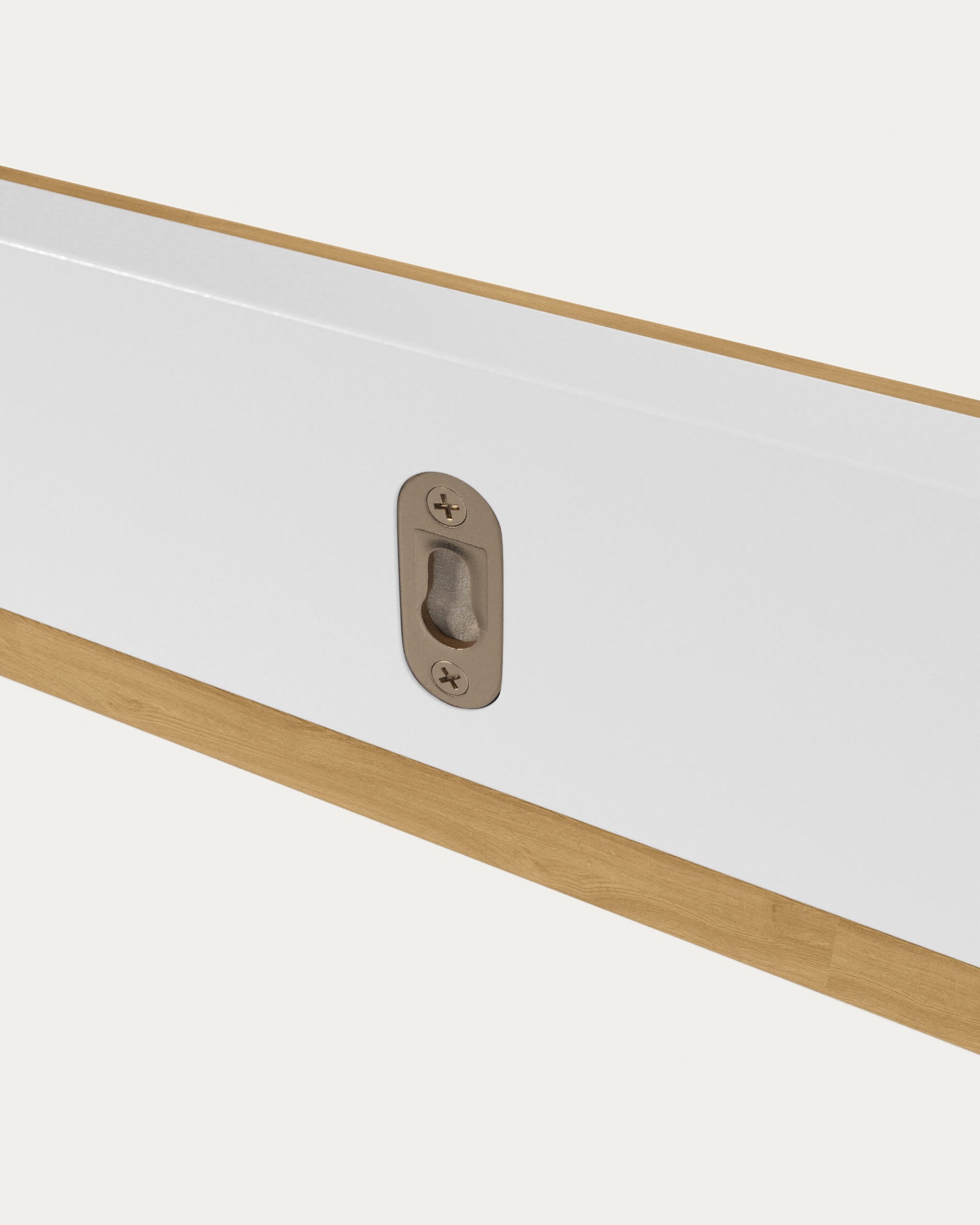 Stilvolles Wandregal aus Eichenfurnier, weiß lackiert, 120 x 15 cm. Ideal für Bücher und Deko, nachhaltig und elegant für jedes Zuhause.