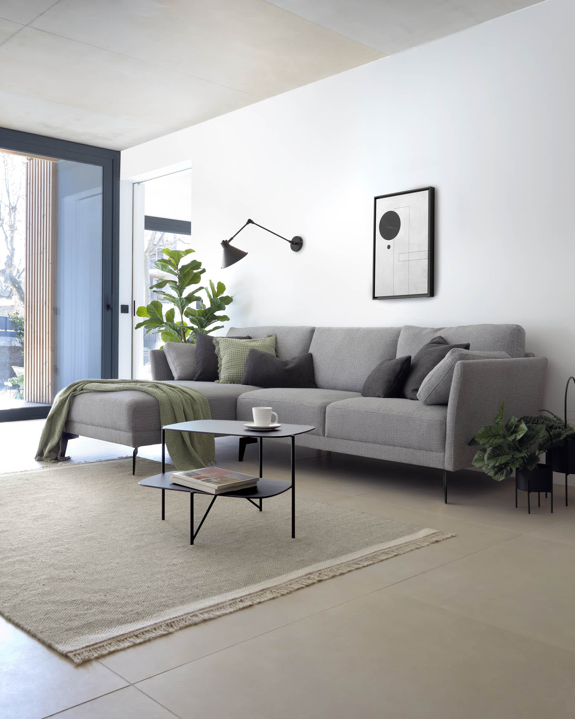 Elegantes 2er-Set Mash-Pflanzgefäße mit schwarzem Griff, perfekt für Pflanzen, Größen Ø 25 cm und Ø 16,5 cm, von Kave Home.