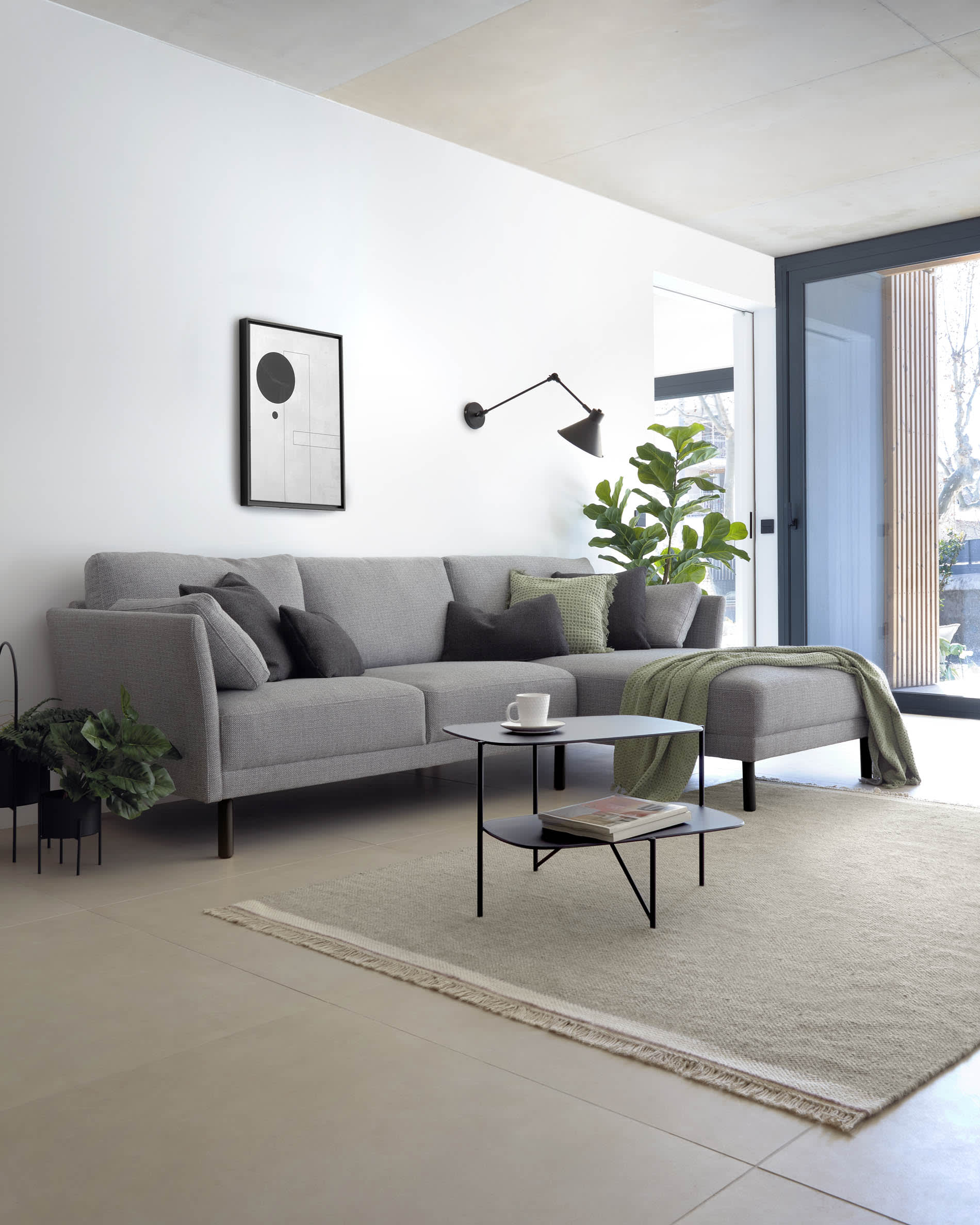 Elegantes 2er-Set Mash-Pflanzgefäße mit schwarzem Griff, perfekt für Pflanzen, Größen Ø 25 cm und Ø 16,5 cm, von Kave Home.