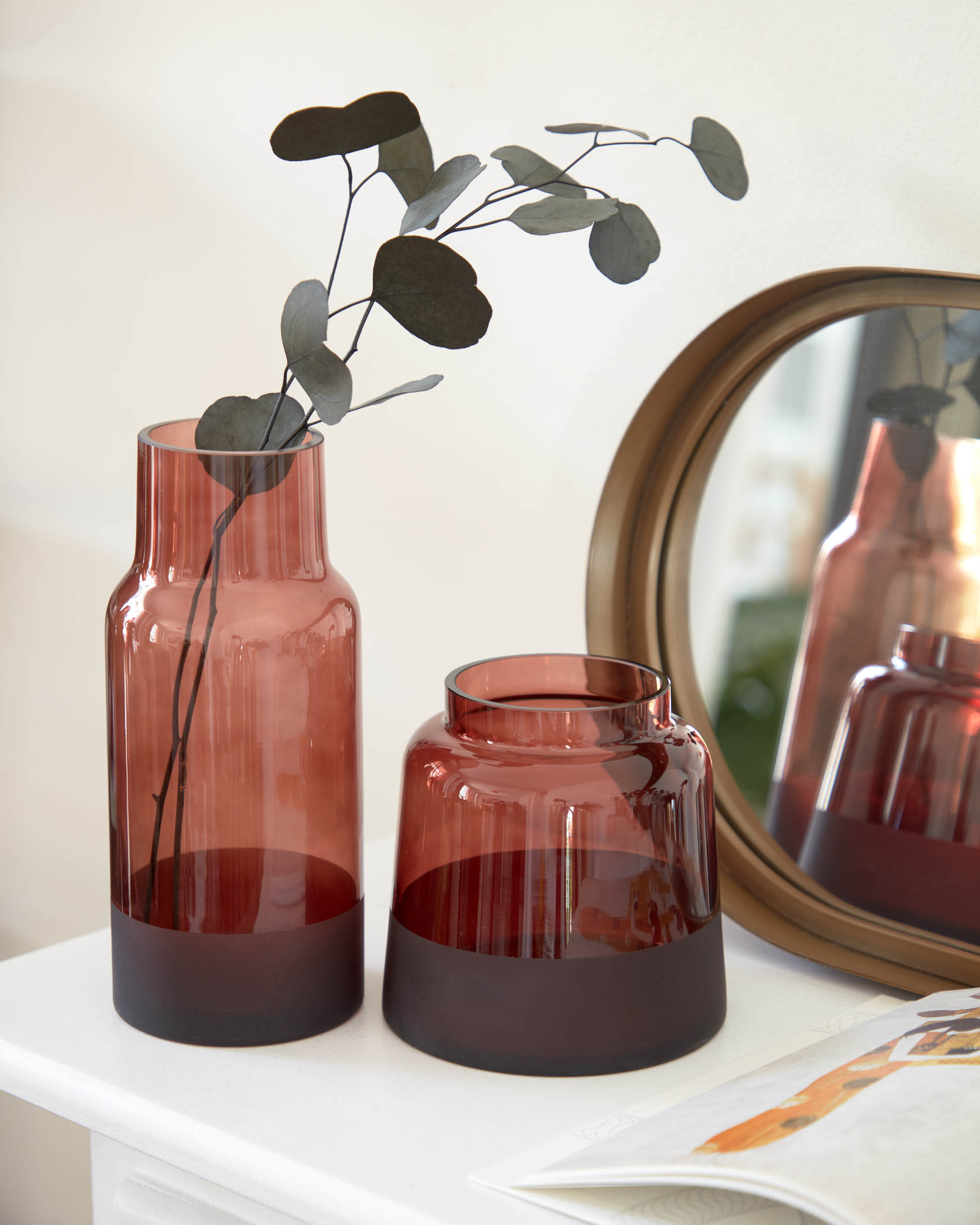 Stilvoller Tiare Wandspiegel aus goldfarbenem Metall, 31 x 61,5 cm, von Kave Home – perfekt für elegante und moderne Raumgestaltung.