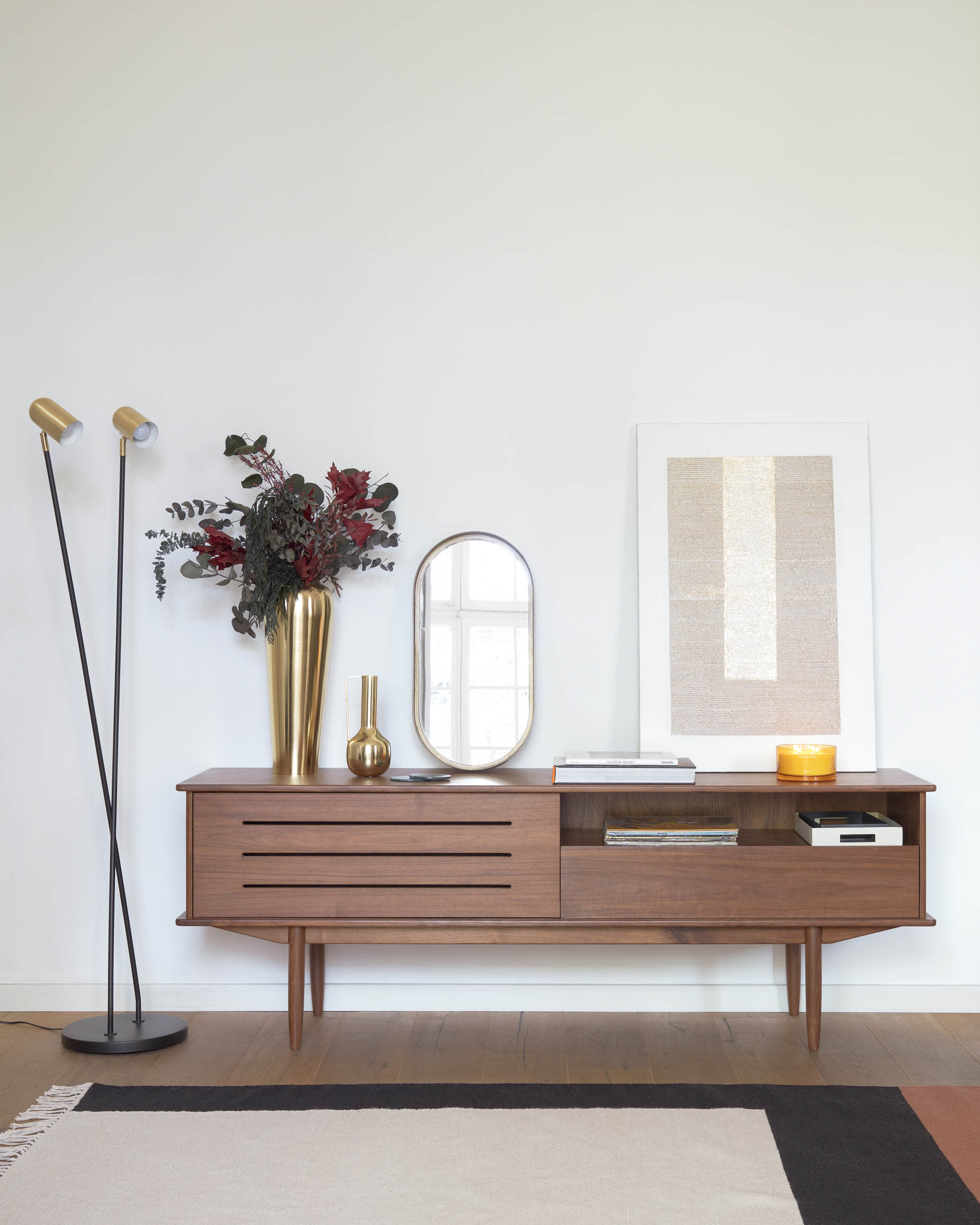 Eleganter Tiare Wandspiegel aus goldfarbenem Metall, 31 x 61,5 cm, von Kave Home – ideal für stilvolle und moderne Wohnräume.