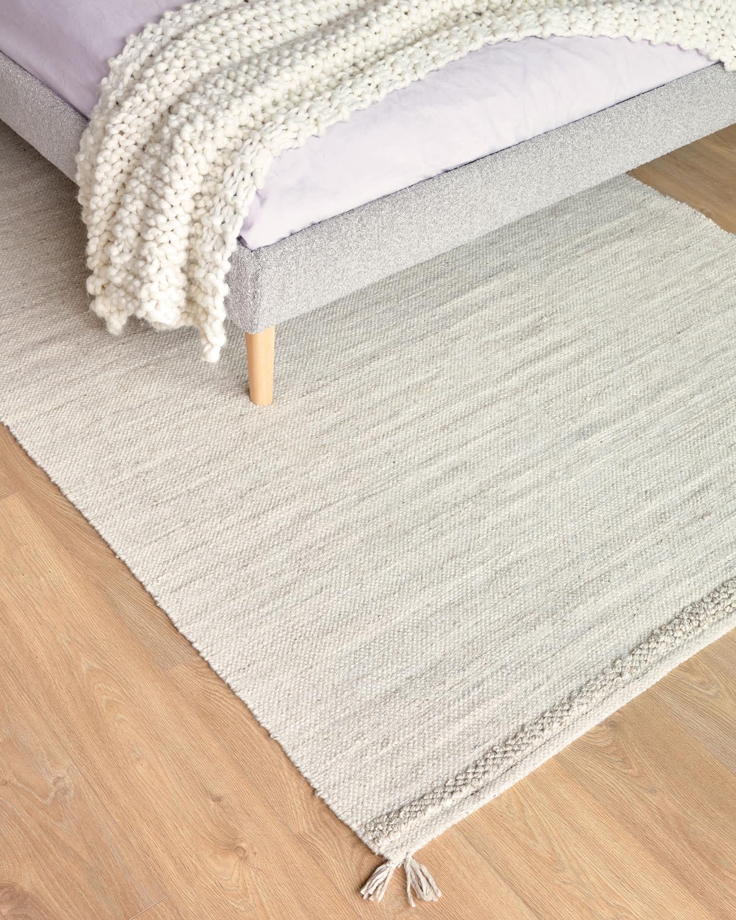 Der Carime Teppich in Beige (160 x 230 cm) von Kave Home bietet stilvolle Eleganz und Komfort, ideal für jedes Zuhause.