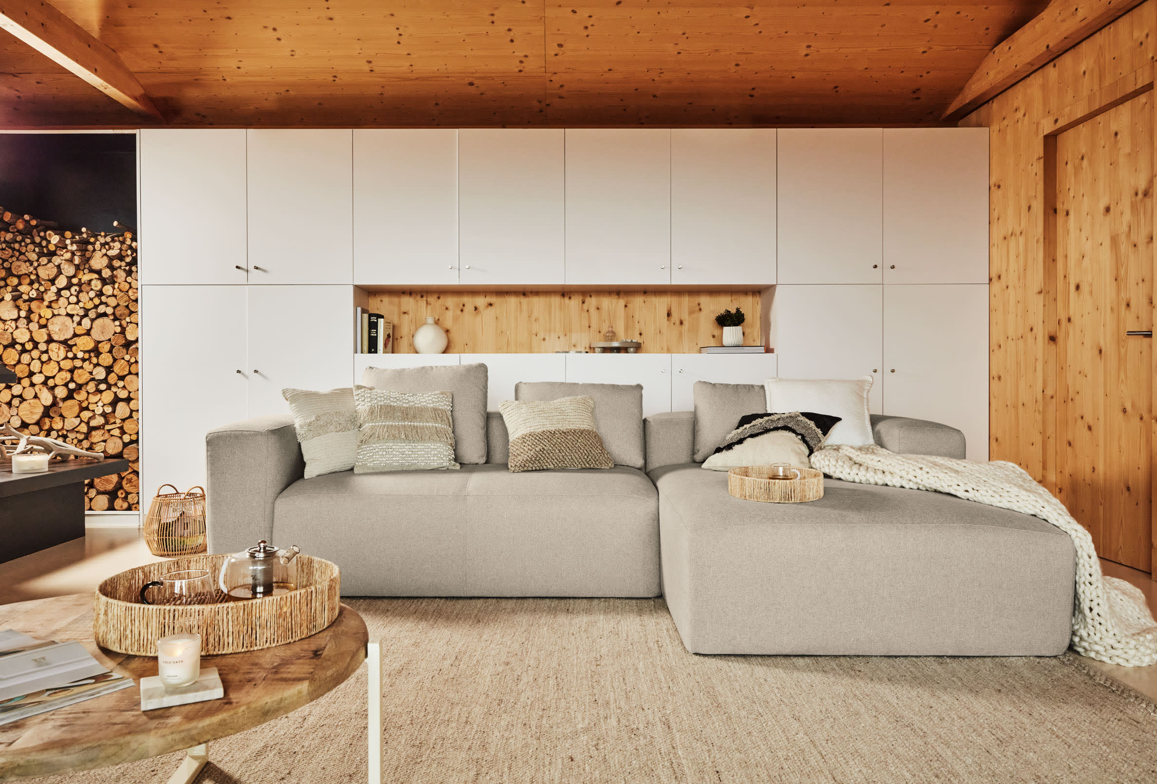 Stilvoller Carime Teppich in sanftem Beige (200 x 300 cm) von Kave Home, perfekt für harmonische Raumgestaltung und Komfort.