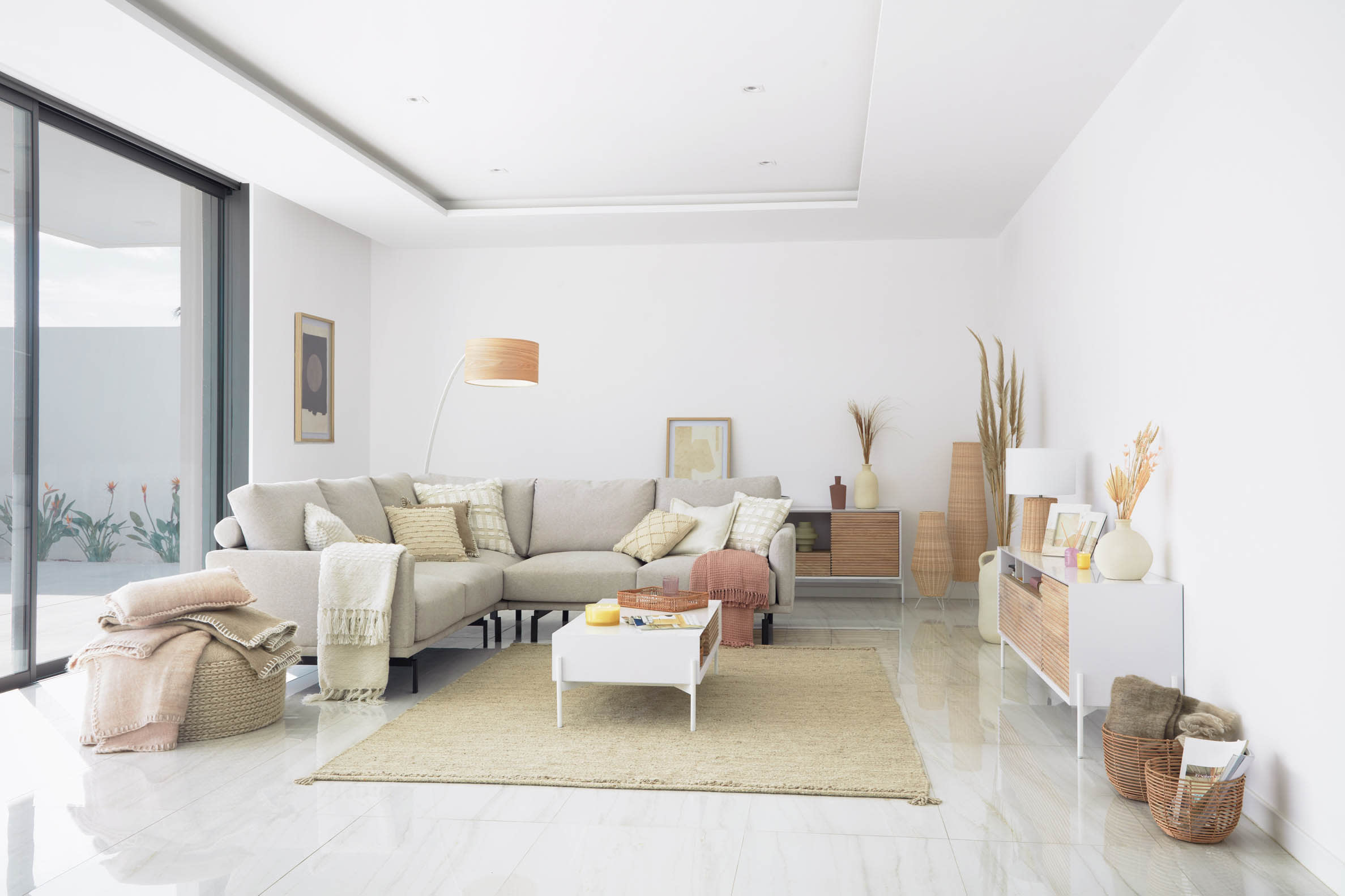 Beiger Carime Teppich 200x300 cm von Kave Home, stilvolles Design, perfekt für moderne und elegante Wohnräume.