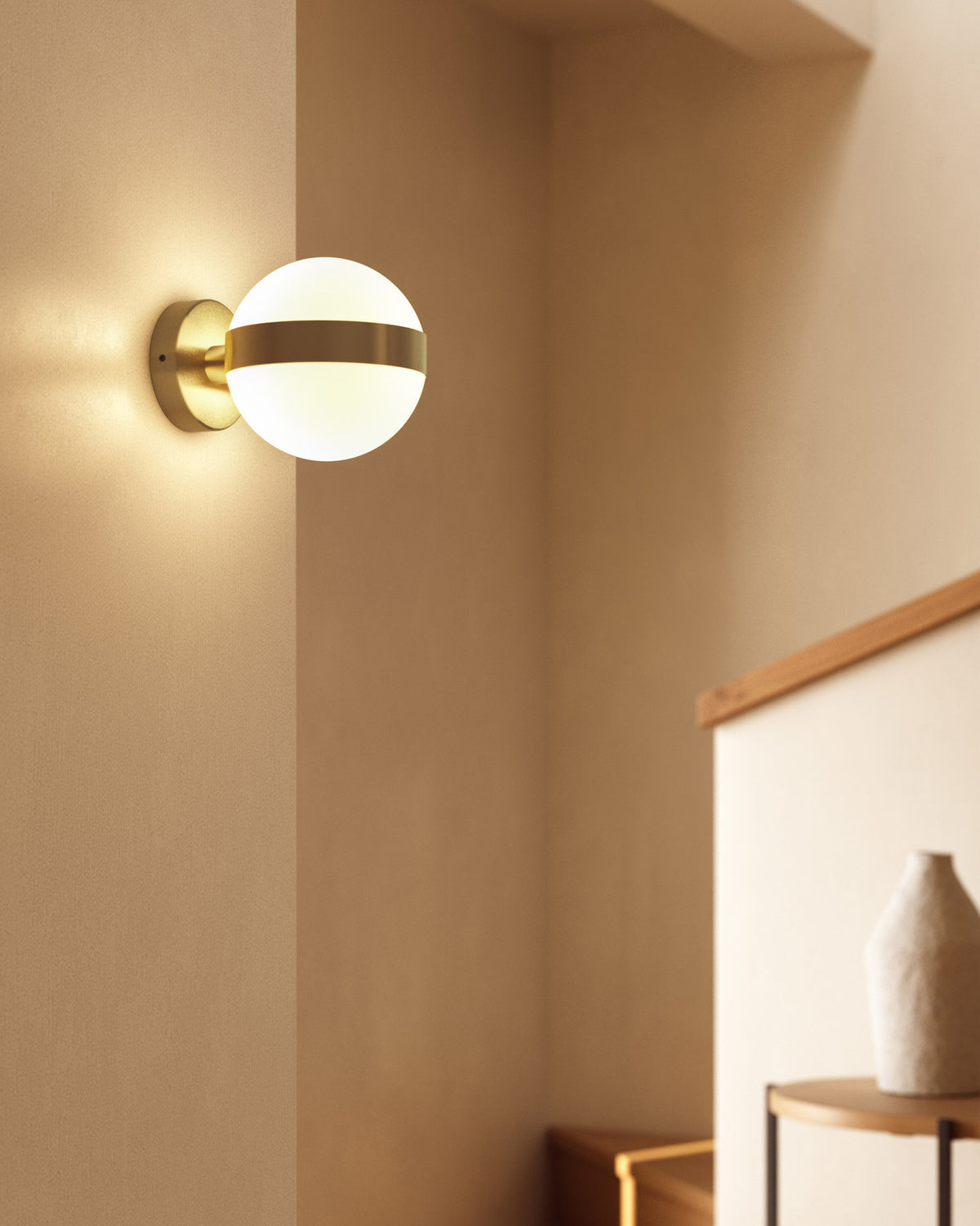 Anasol Wandlampe aus Metall mit goldenem Finish in Gold präsentiert im Onlineshop von KAQTU Design AG. Wandleuchte ist von Kave Home