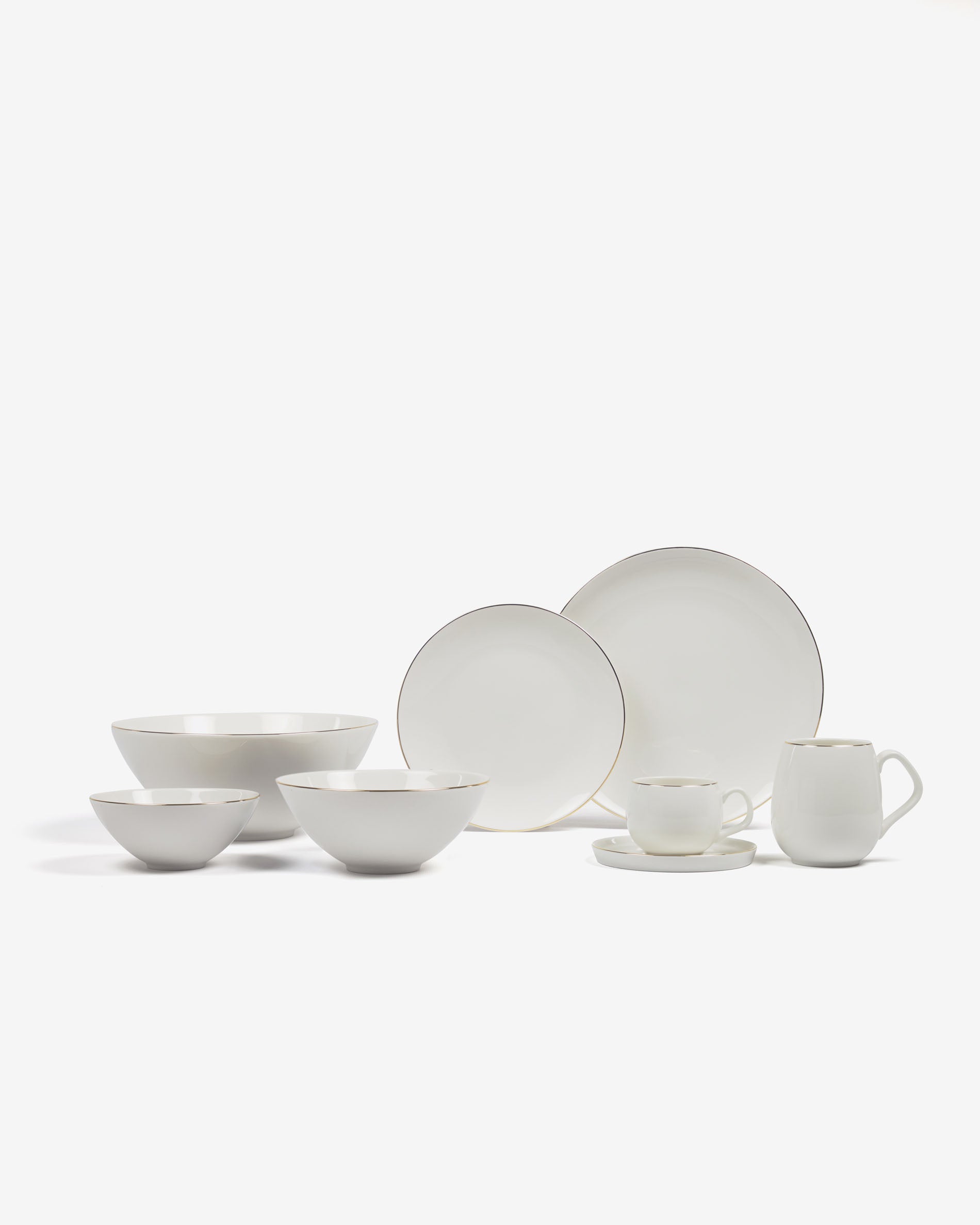 Elegante weisse Porzellanschale mit goldenen und hölzernen Akzenten, ideal für stilvolle Präsentationen.