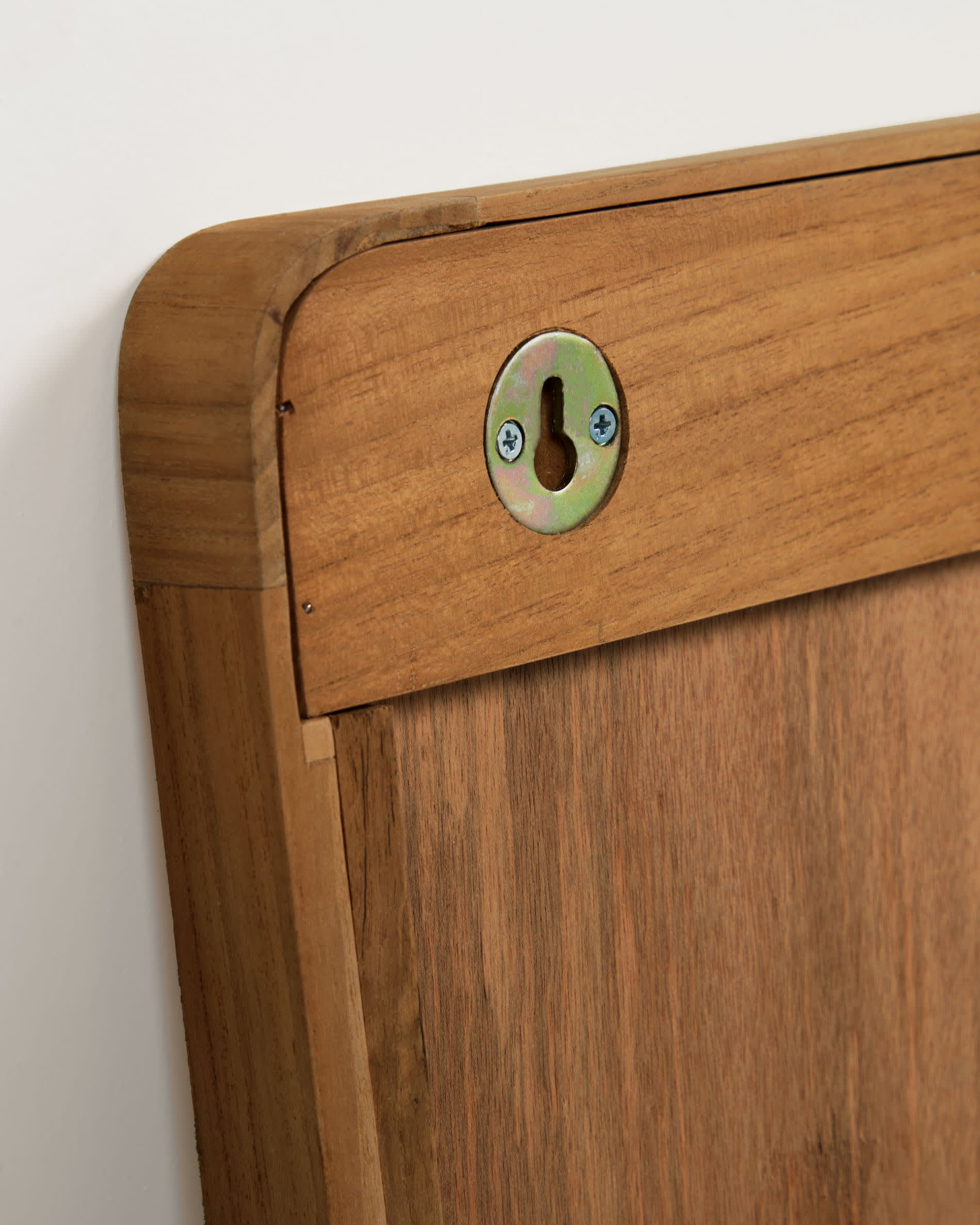 Stilvoller Shamel Spiegel aus robustem Teakholz mit Nussholzfinish, 45 x 70 cm – perfektes Accessoire für jeden Raum.