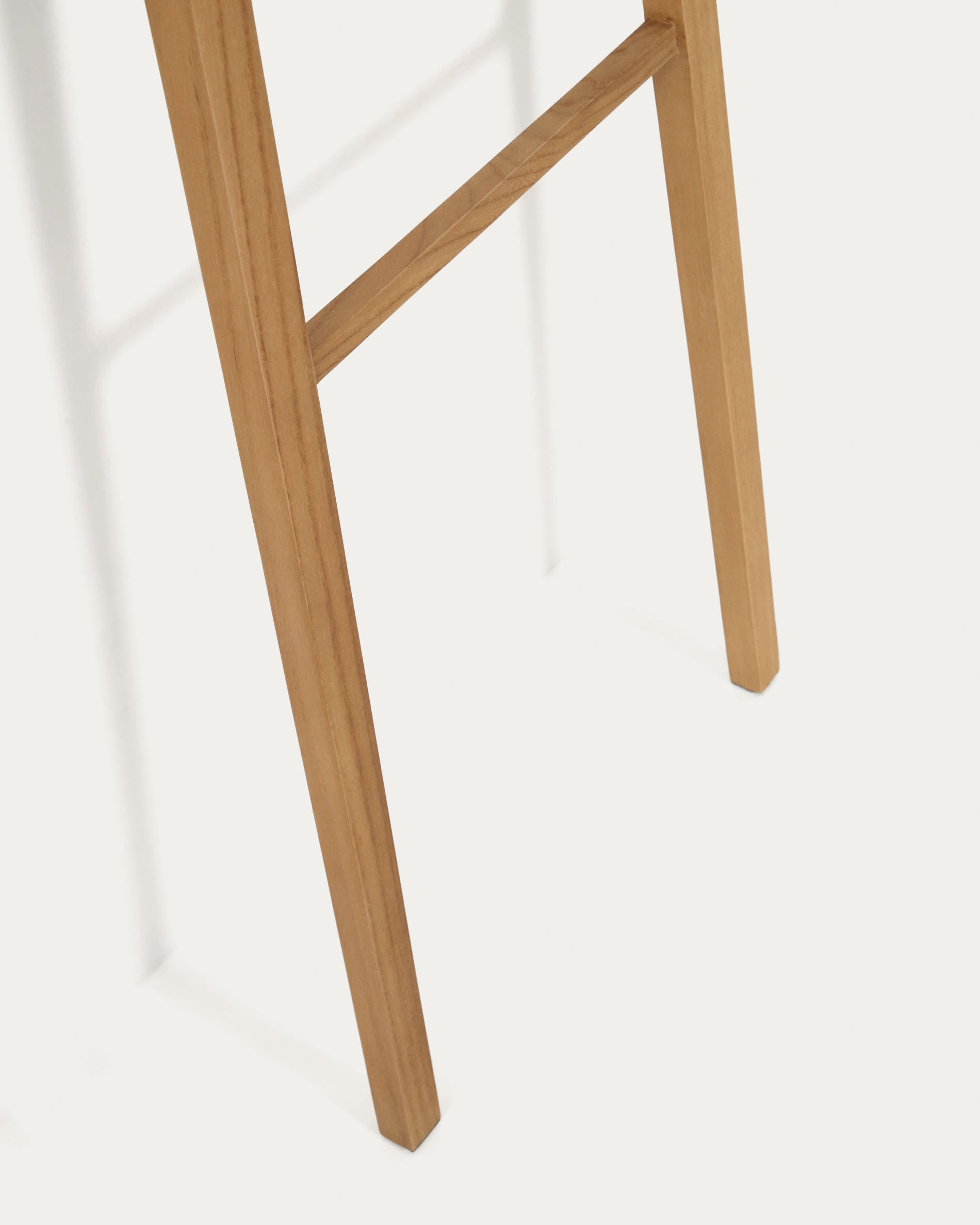 Stilvoller Handtuchhalter aus robustem Teakholz, 50 x 160 cm, mit natürlichem Finish – perfektes Accessoire für Ihr modernes Badezimmer.