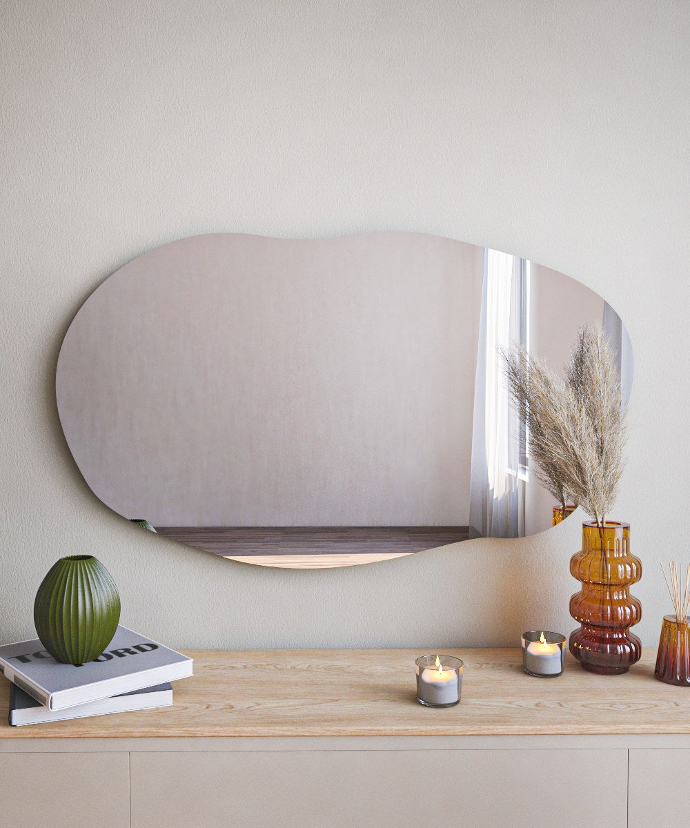 Lossa Spiegel - Schwarz in Schwarz präsentiert im Onlineshop von KAQTU Design AG. Wandspiegel ist von Hanah Home