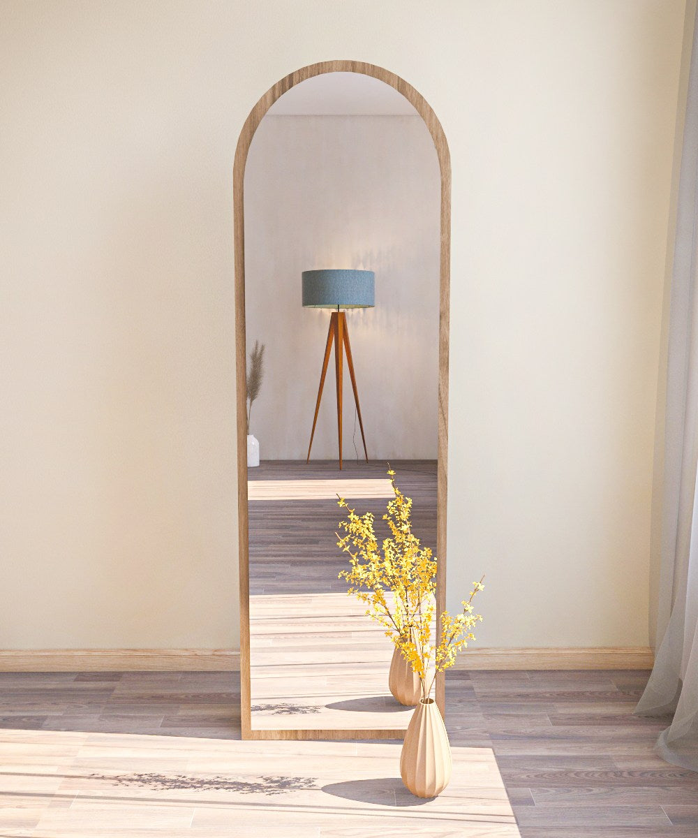 Entdecken Sie den Emma Spiegel in Walnuss von Hanah Home – ein elegantes, ökologisches Highlight für jeden Raum, das Stil und Wärme vereint.