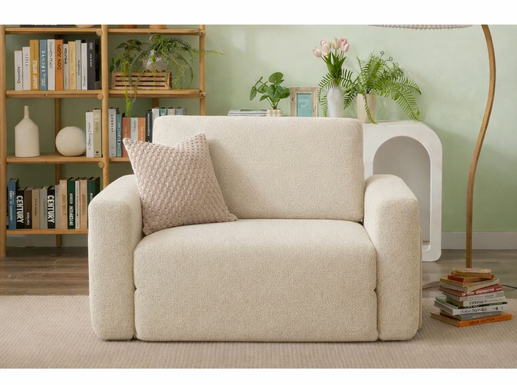 Cremefarbenes 1-Sitzer Schlafsofa Wello aus Bouclé-Stoff mit kompakter Sitzfläche und ausklappbarer Liegefläche im Wohnraum.